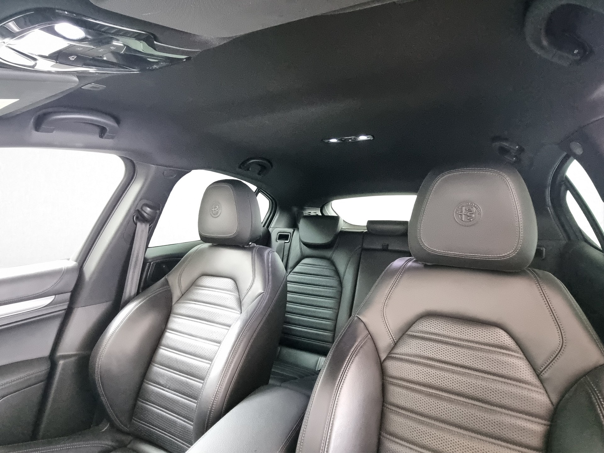 ALFA ROMEO Stelvio 2.0 Q4 280 Veloce-image-12