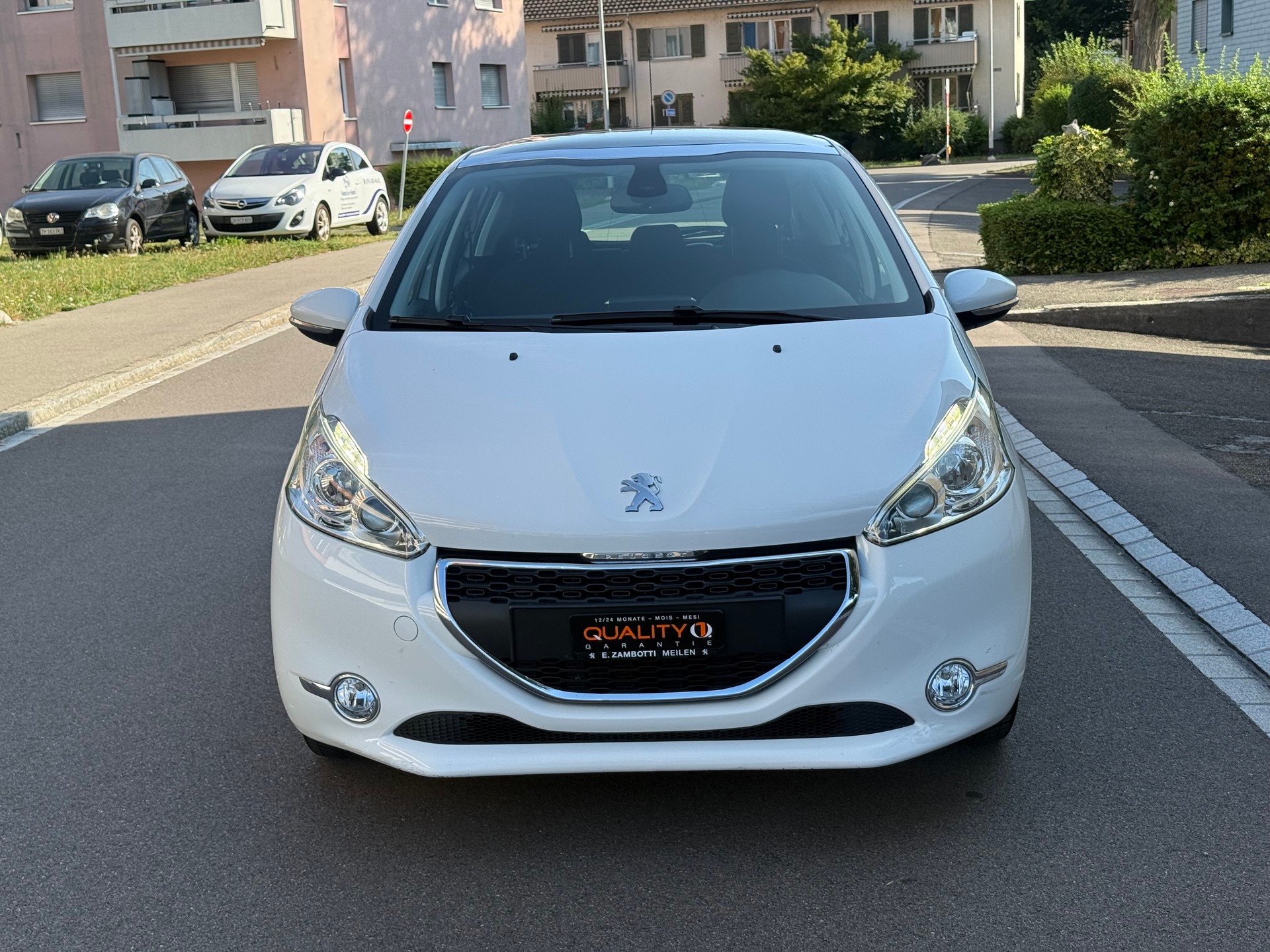 PEUGEOT 208 1.2 VTI Style-image-0