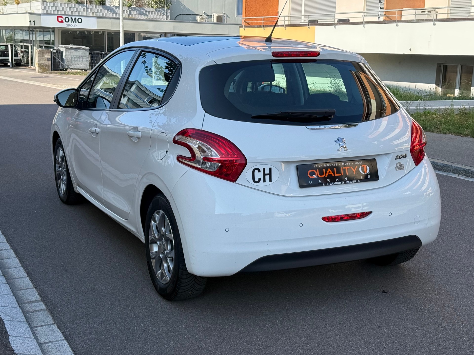 PEUGEOT 208 1.2 VTI Style-image-3