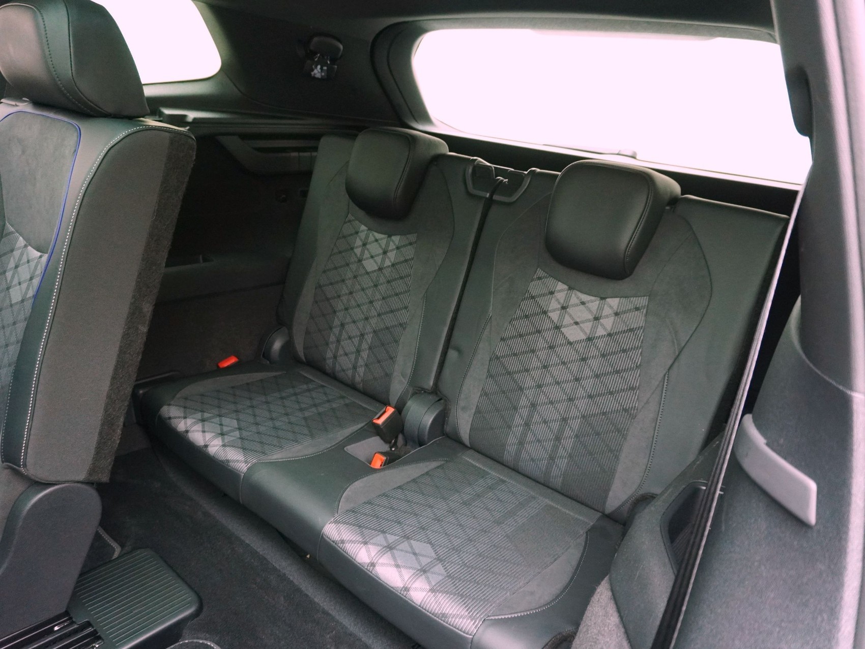 VW Tayron 2.0 TDI DSG R-Line Black Style 4Motion **VW Werksgarantie bis 07/2030**-image-14