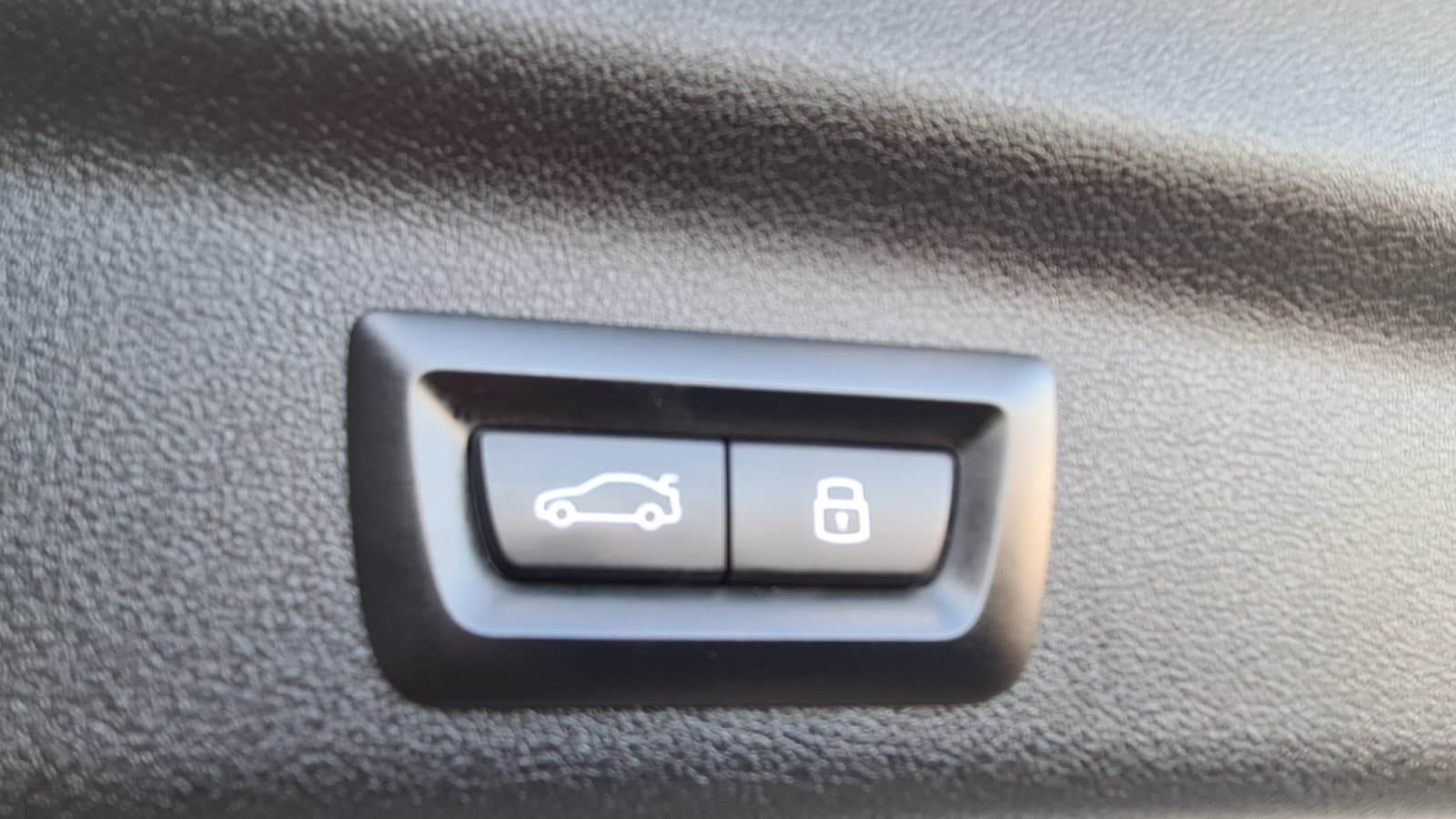 BMW X1 xDrive 20d 48V ** CH-Farhzeug ** Anh-Kupplung ** Driving Assistant Plus ** Innovation Paket **-image-10