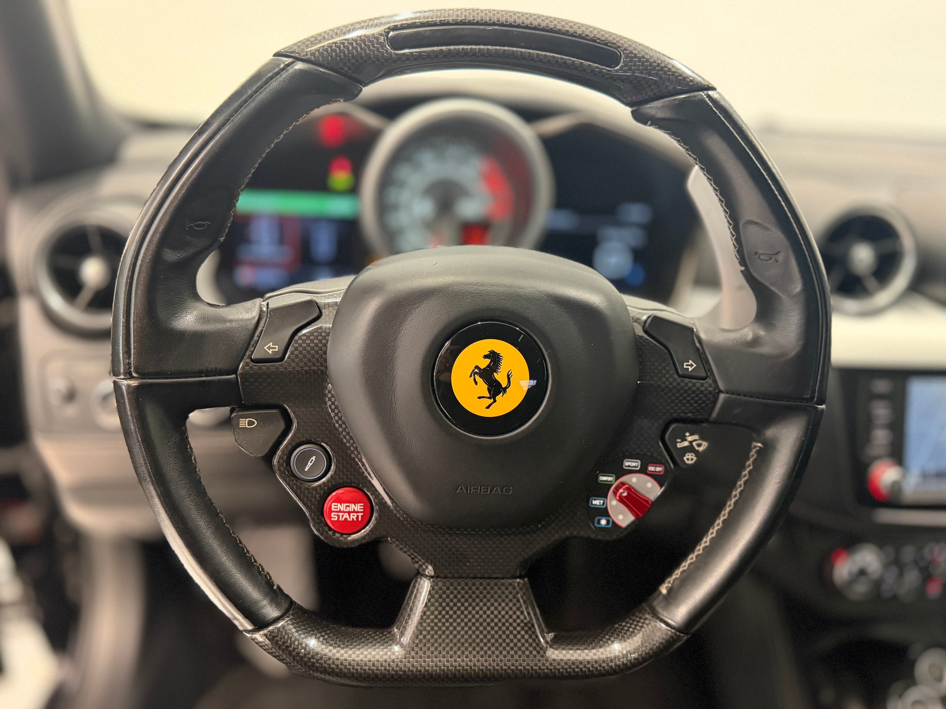FERRARI FF-image-15