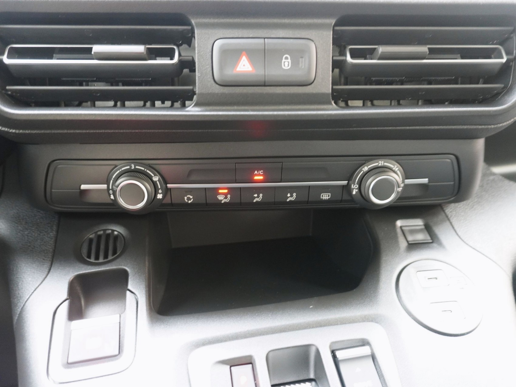 CITROEN Berlingo XL 1.5 BlueHDi 130 Plus-image-10