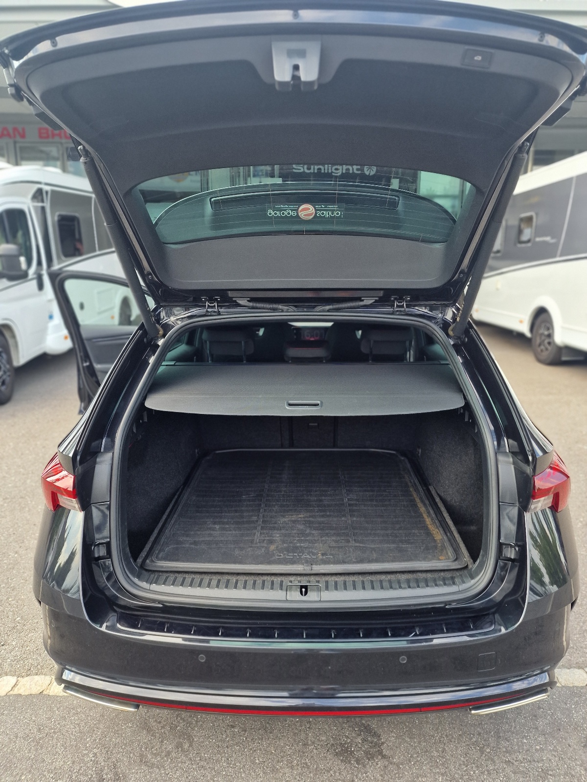 SKODA Octavia Combi 2.0 TDI DSG RS 4x4-image-5