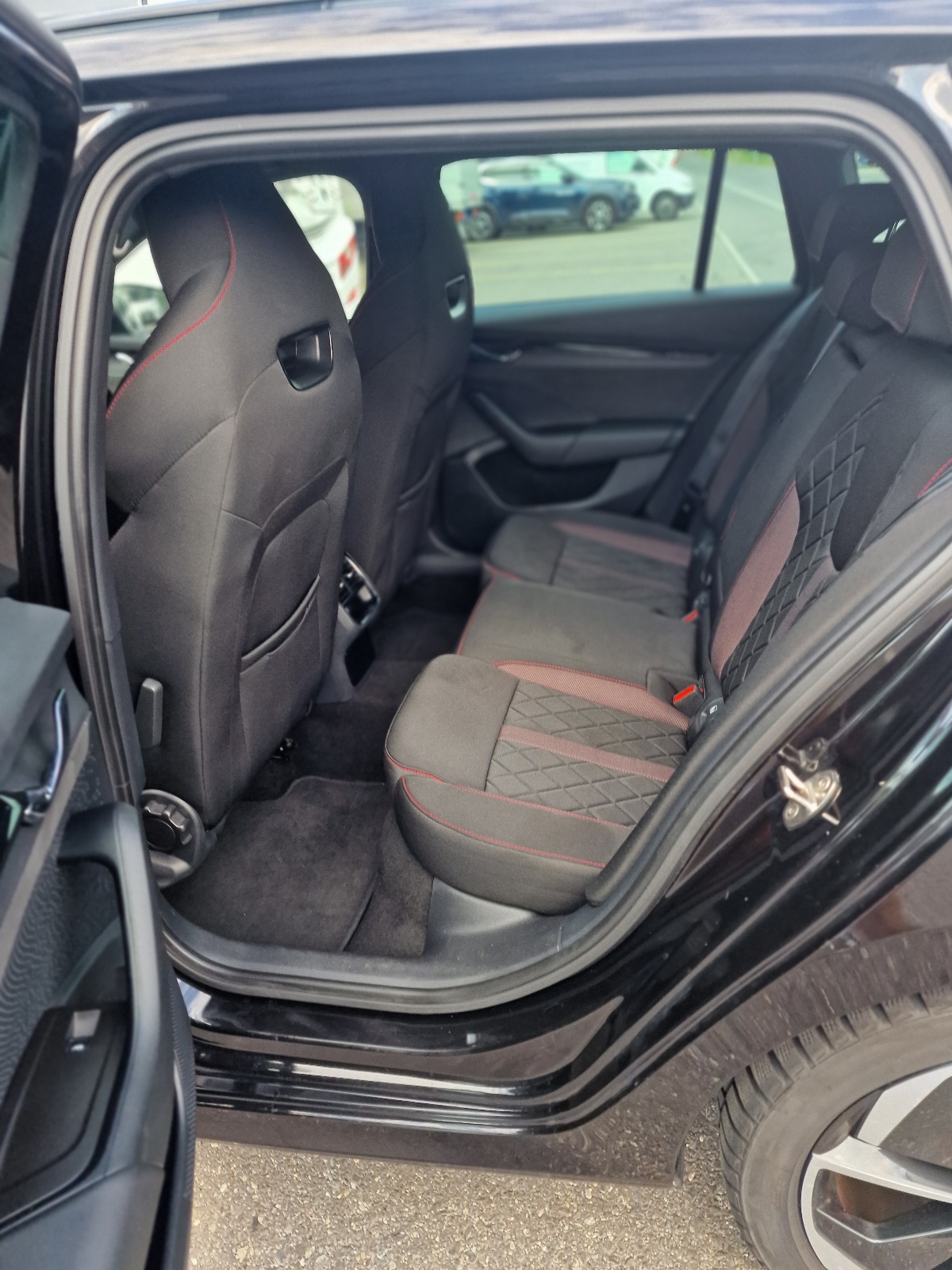 SKODA Octavia Combi 2.0 TDI DSG RS 4x4-image-4