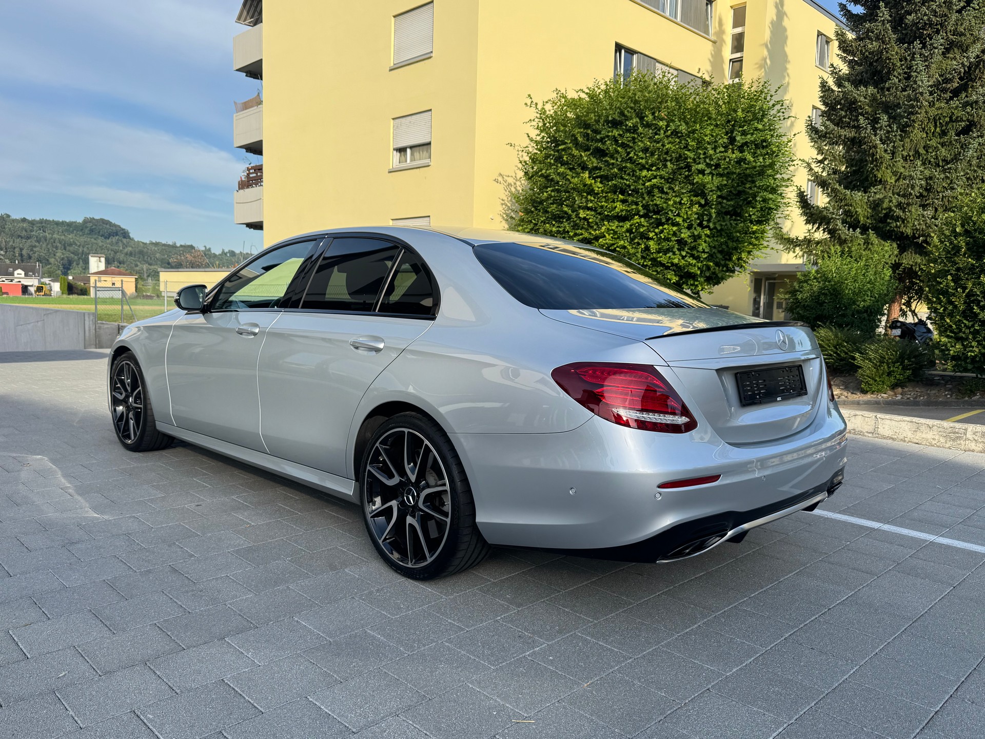 MERCEDES-BENZ E 43 AMG 4Matic 9G-Tronic-showroom-element-2