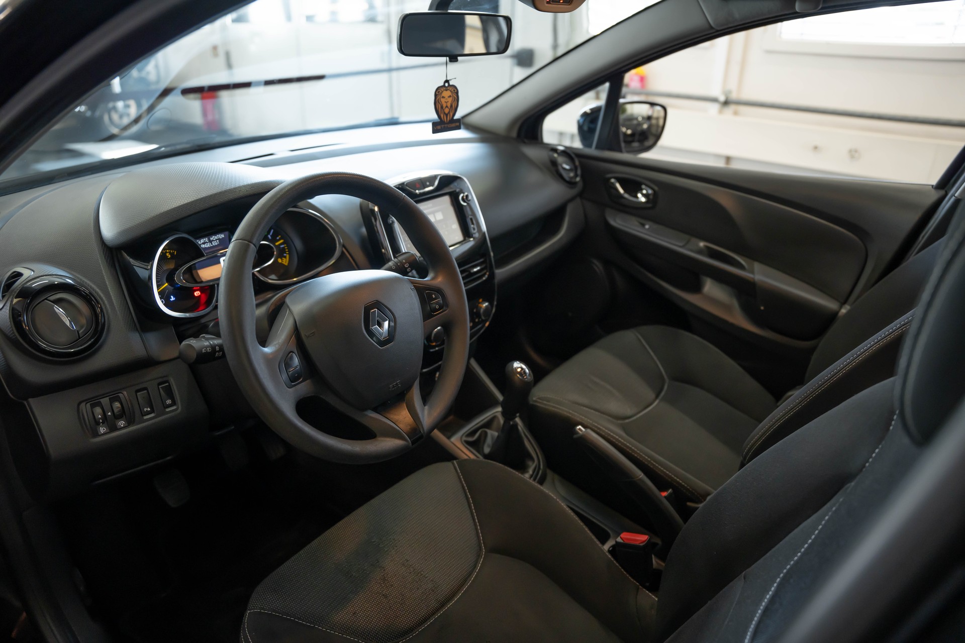 RENAULT Clio Grandtour 1.5 dCi Expression-image-12
