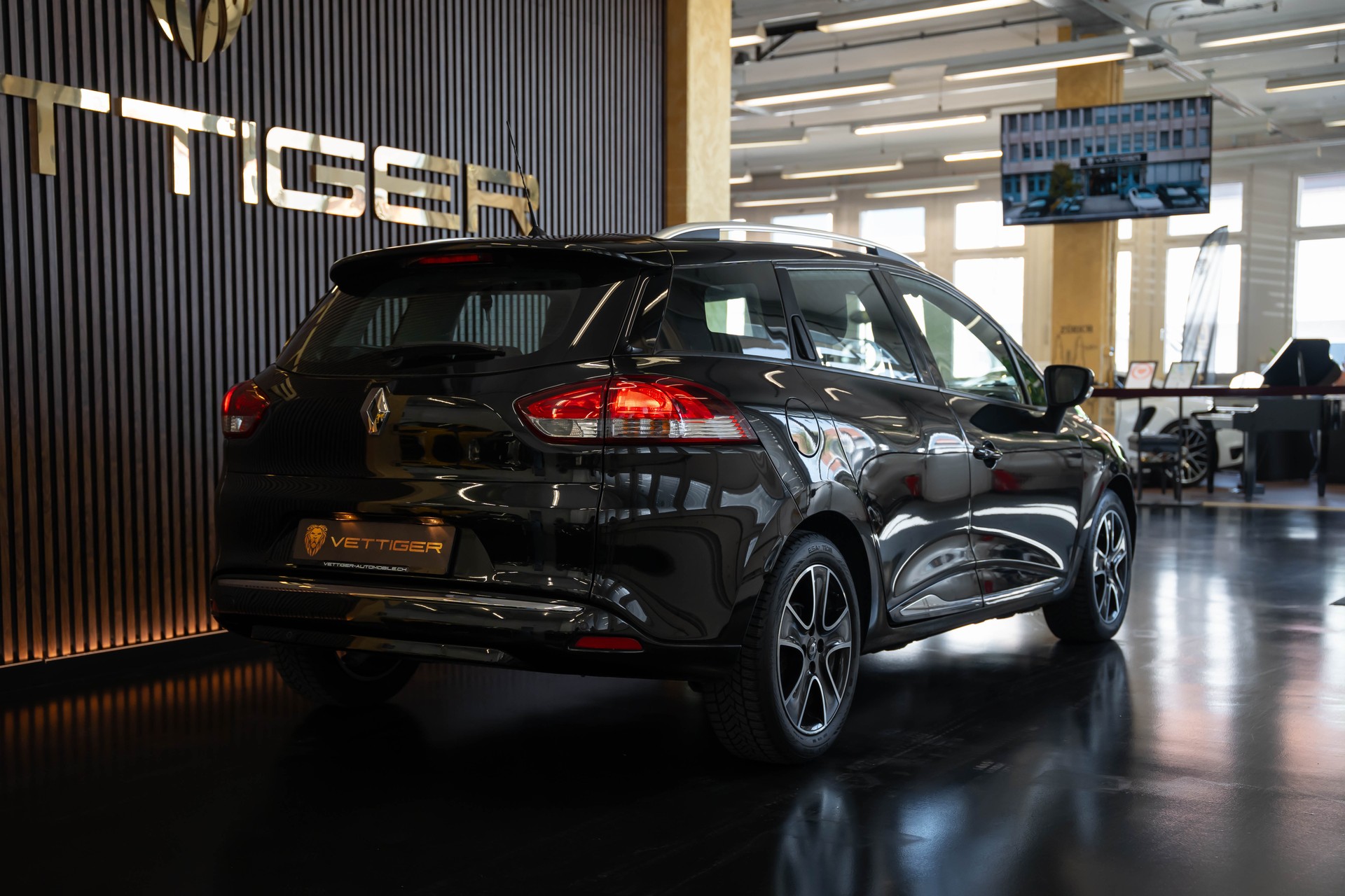 RENAULT Clio Grandtour 1.5 dCi Expression-image-8