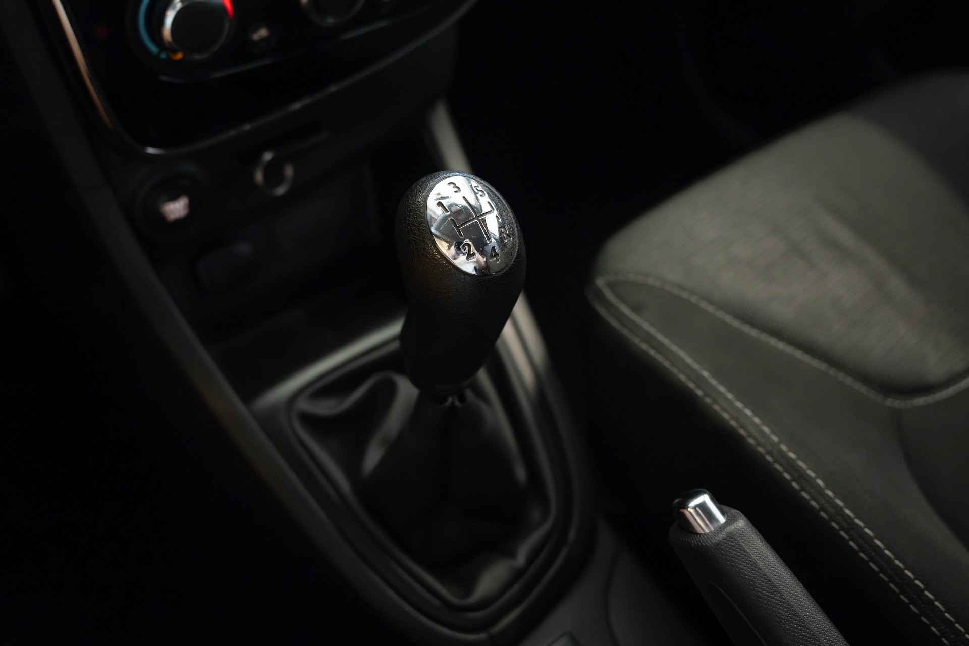 RENAULT Clio Grandtour 1.5 dCi Expression-image-24