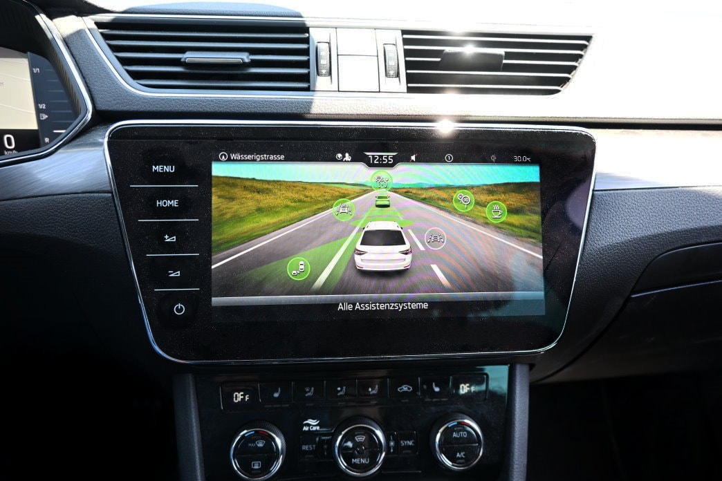 SKODA Superb Combi 2.0 TDi Style DSG-image-8