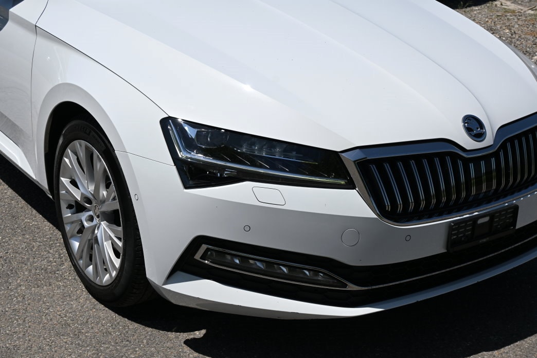 SKODA Superb Combi 2.0 TDi Style DSG-image-10