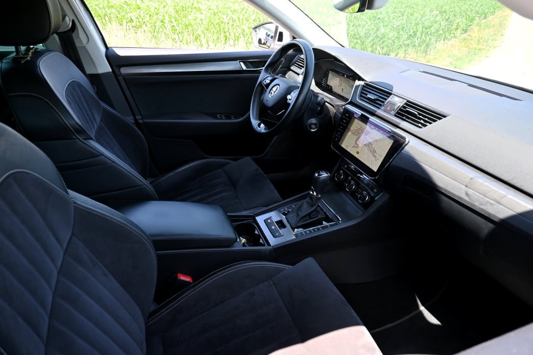 SKODA Superb Combi 2.0 TDi Style DSG-image-4