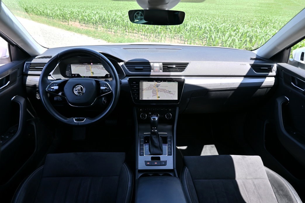 SKODA Superb Combi 2.0 TDi Style DSG-image-6