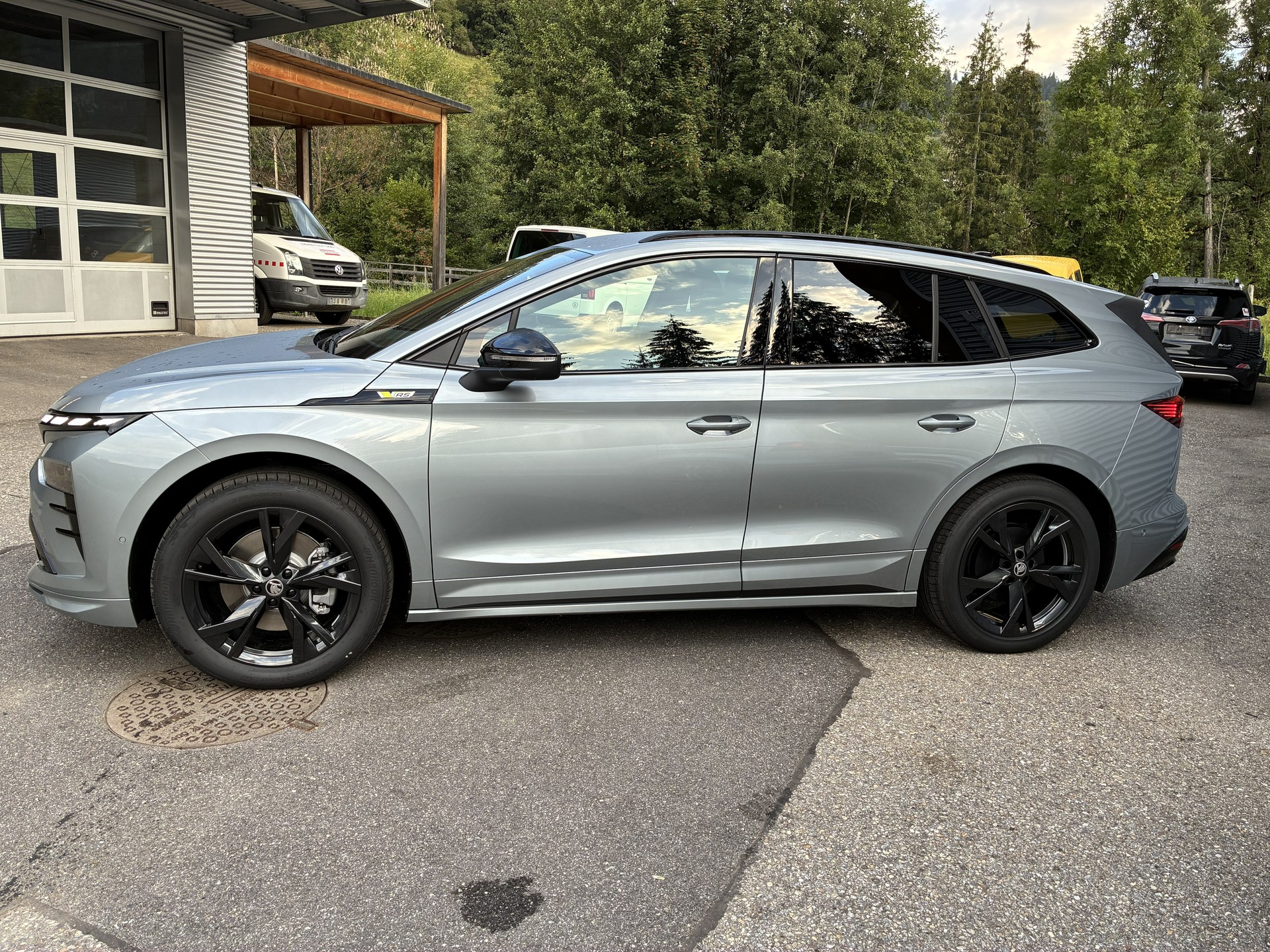 SKODA Enyaq 4x4 RS-image-1