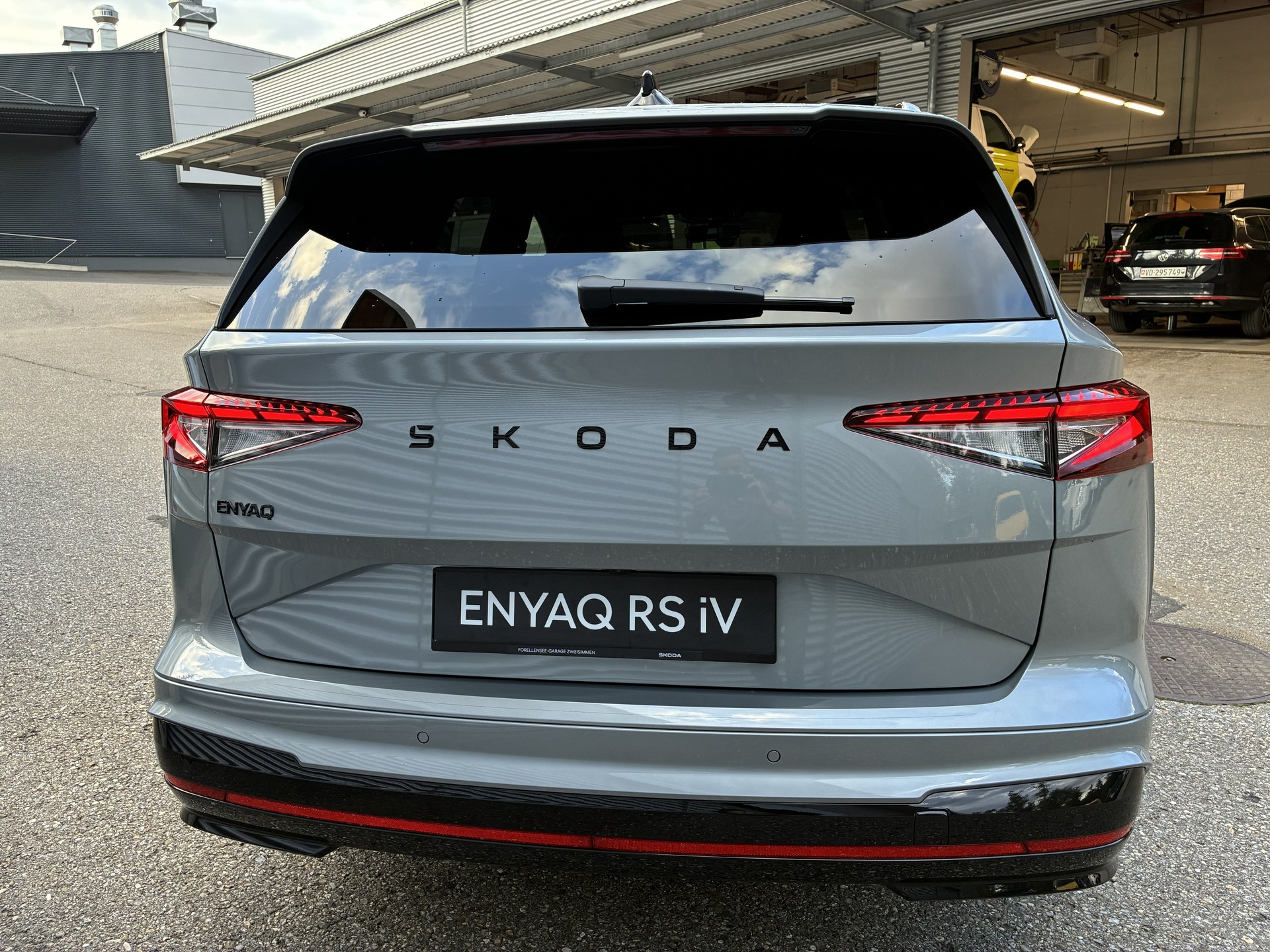 SKODA Enyaq 4x4 RS-image-5
