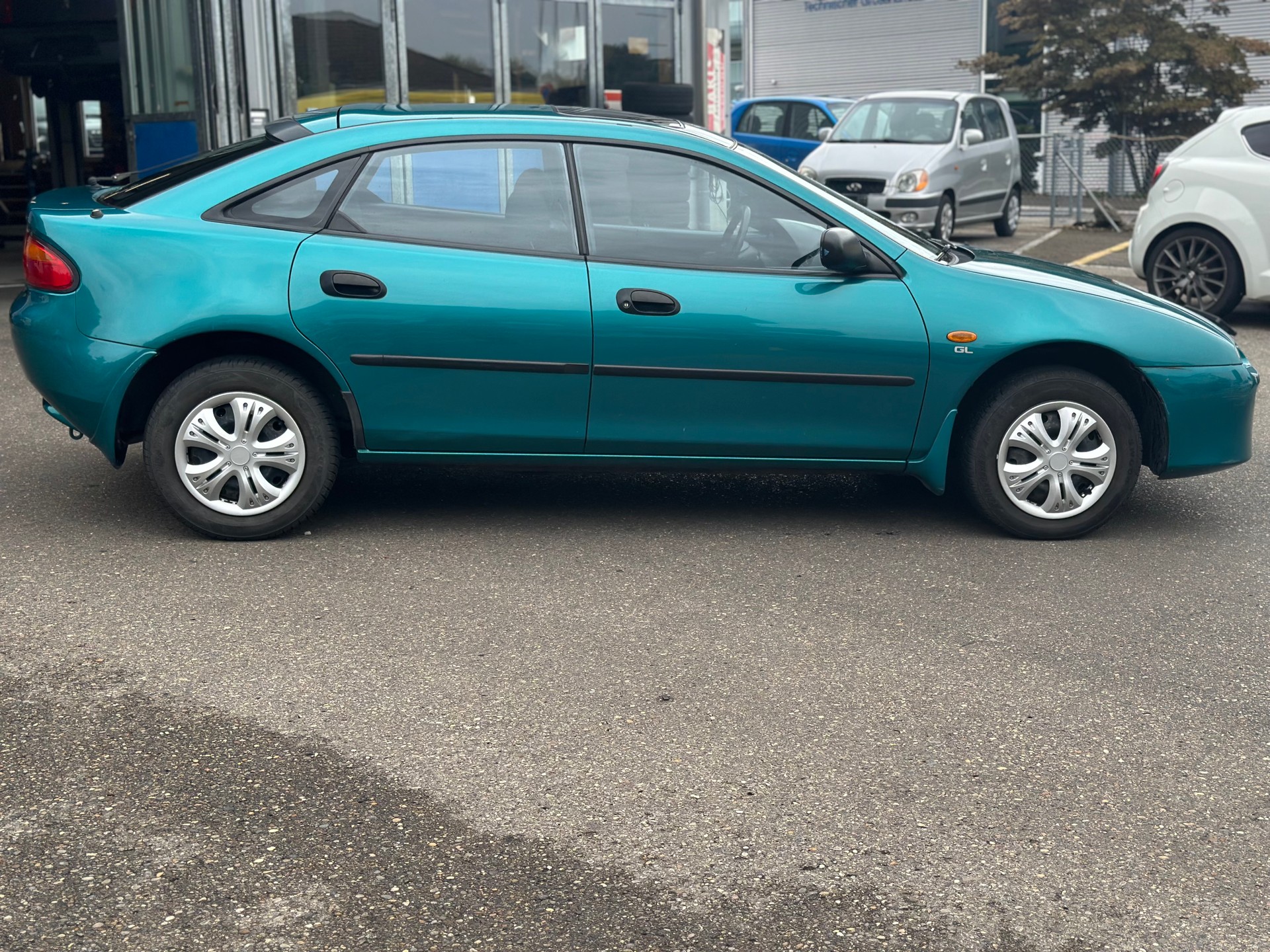 MAZDA 323 F 1.5i-16V Rainbow-image-4