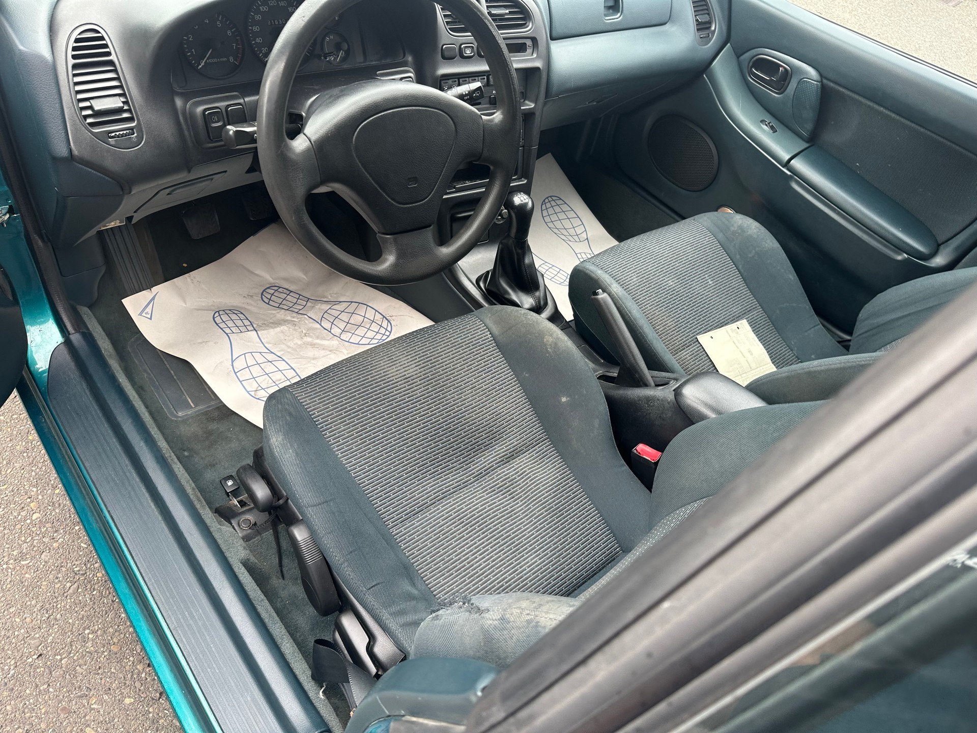 MAZDA 323 F 1.5i-16V Rainbow-image-10