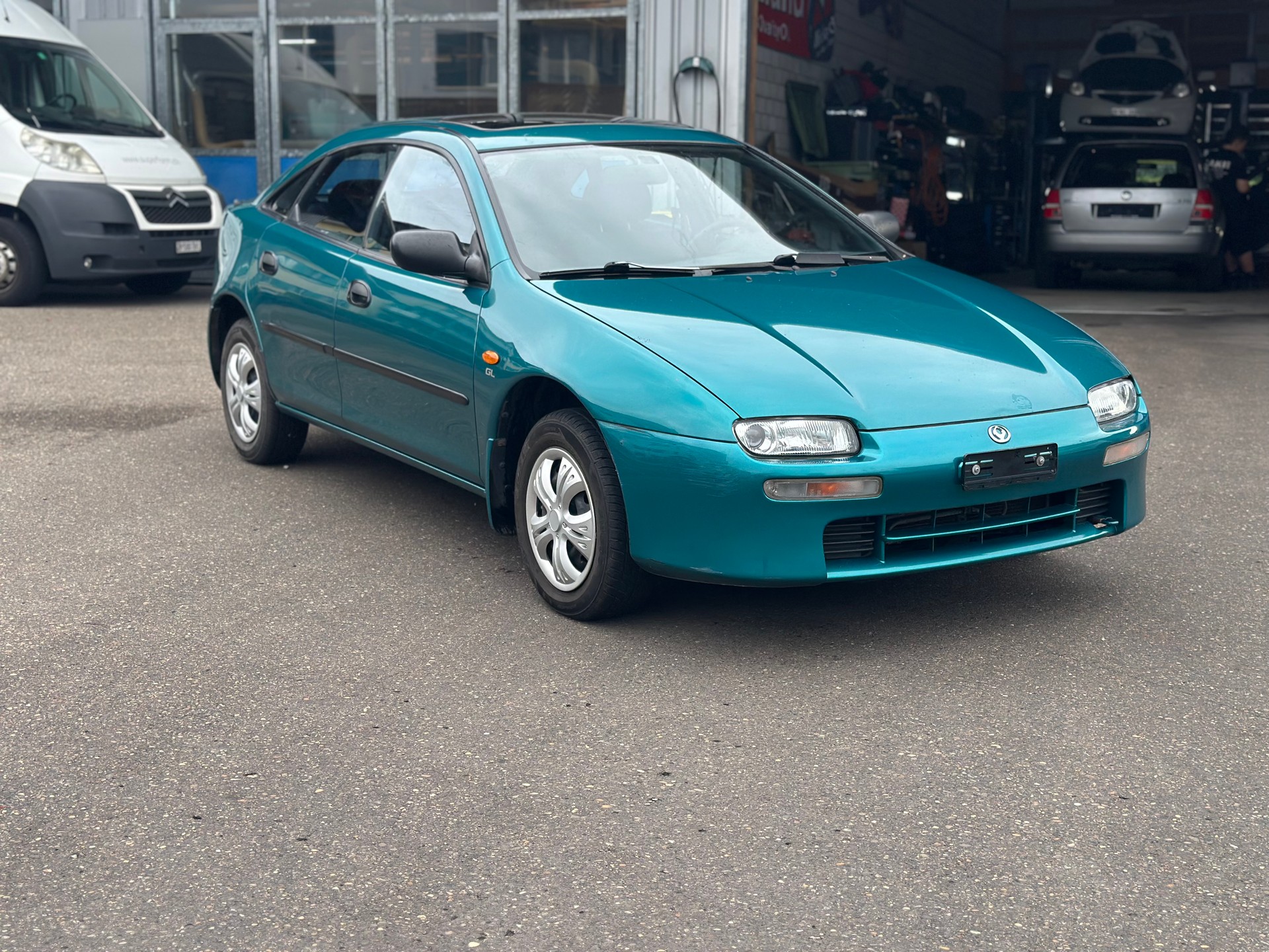 MAZDA 323 F 1.5i-16V Rainbow-image-3