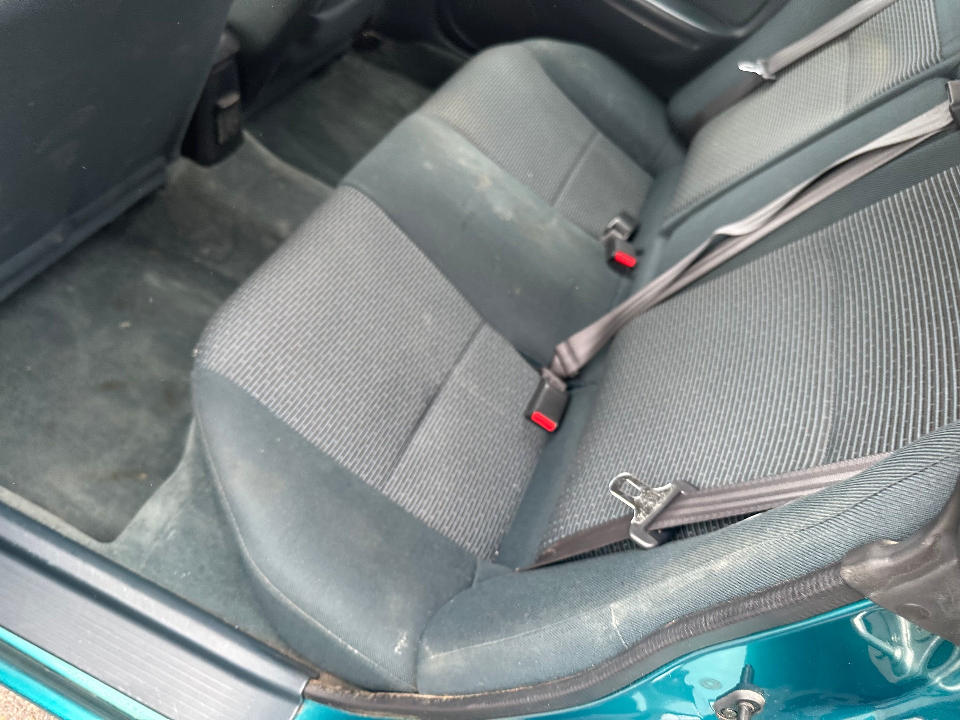 MAZDA 323 F 1.5i-16V Rainbow-image-9