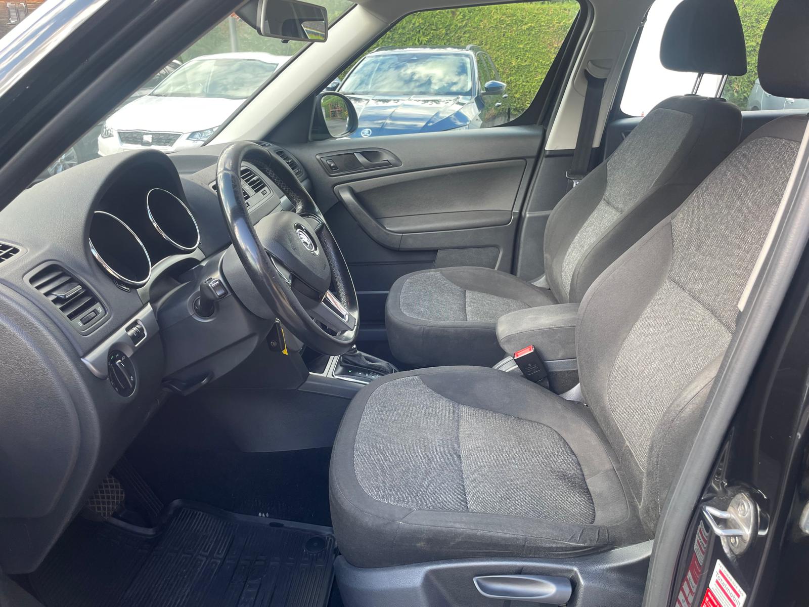 SKODA Yeti 2.0 TDI Active 4x4 DSG-image-4