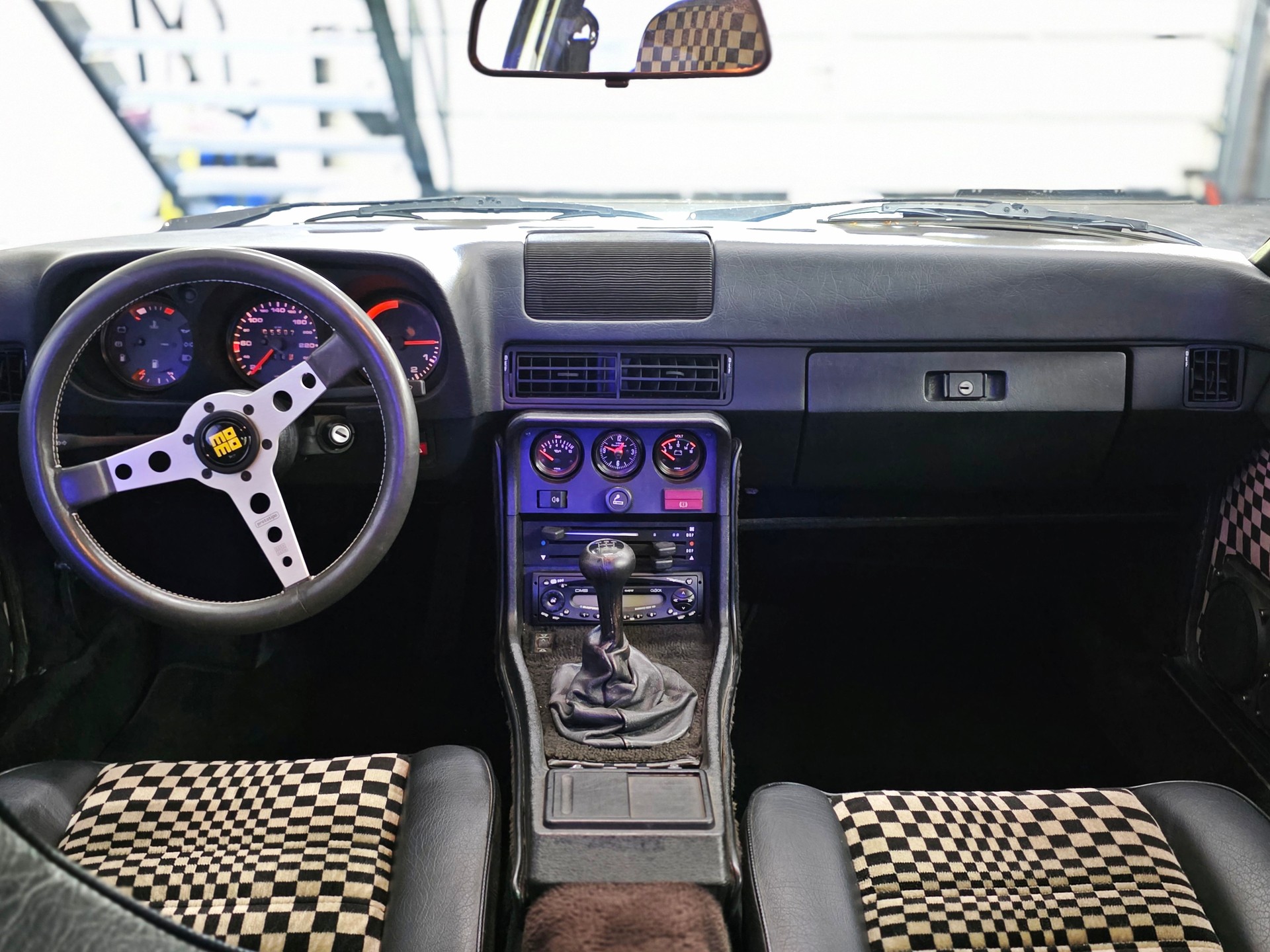 PORSCHE Turbo-image-13