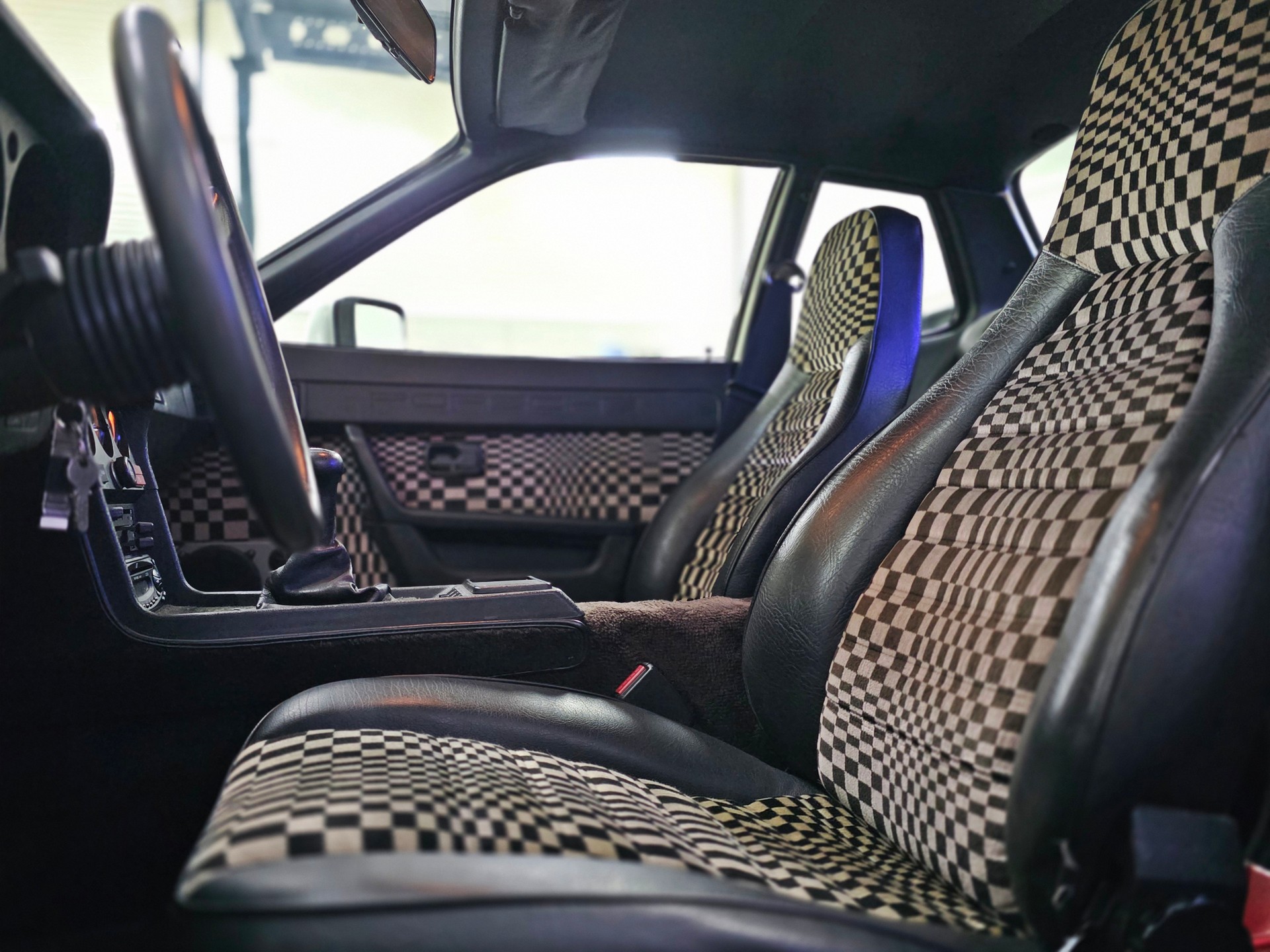 PORSCHE Turbo-image-11