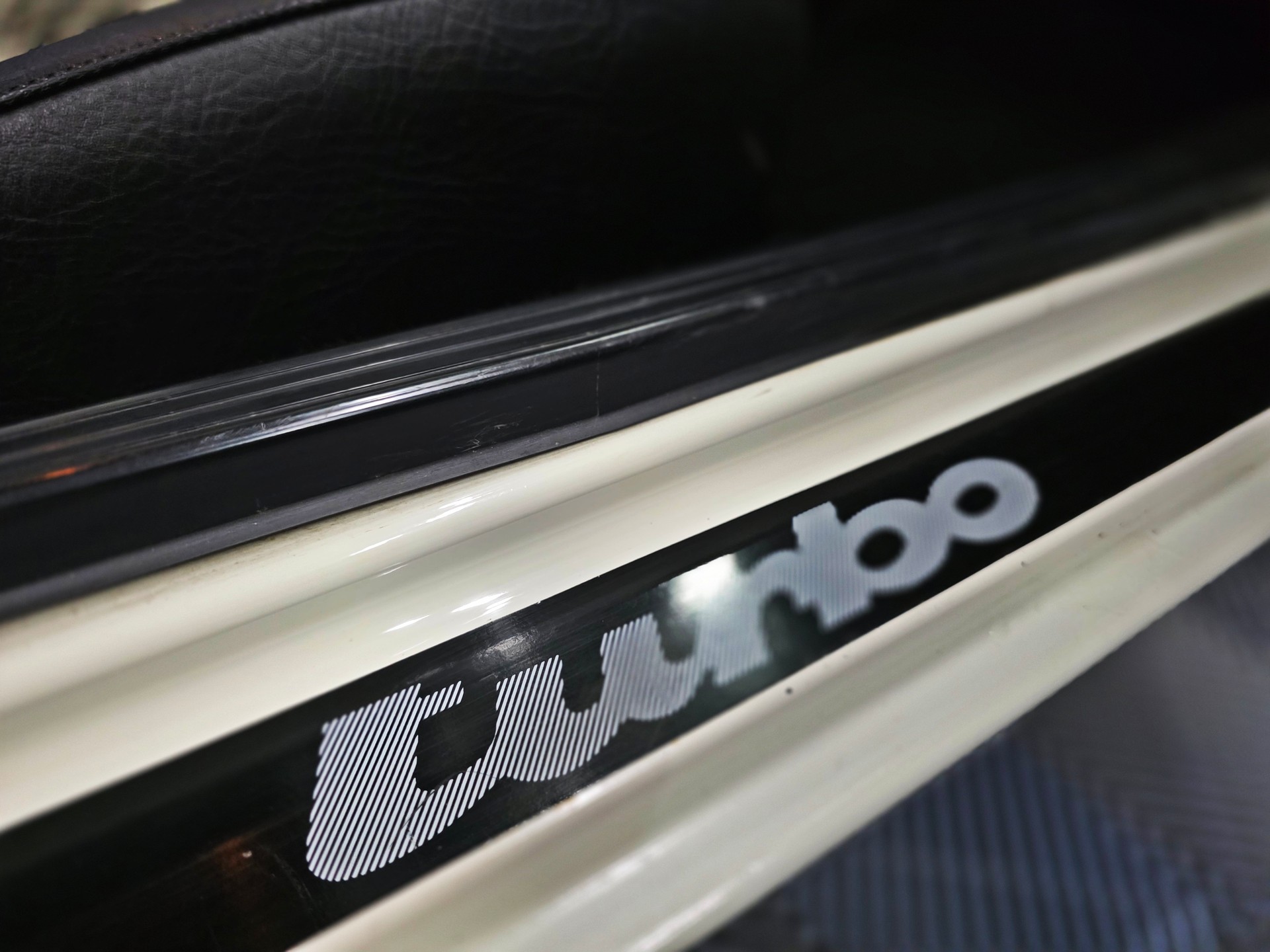 PORSCHE Turbo-image-18