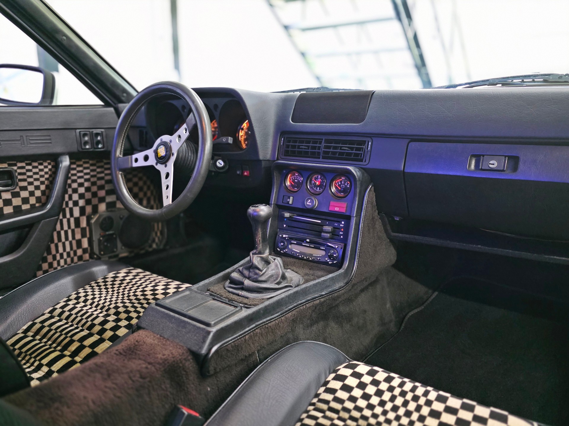 PORSCHE Turbo-image-15