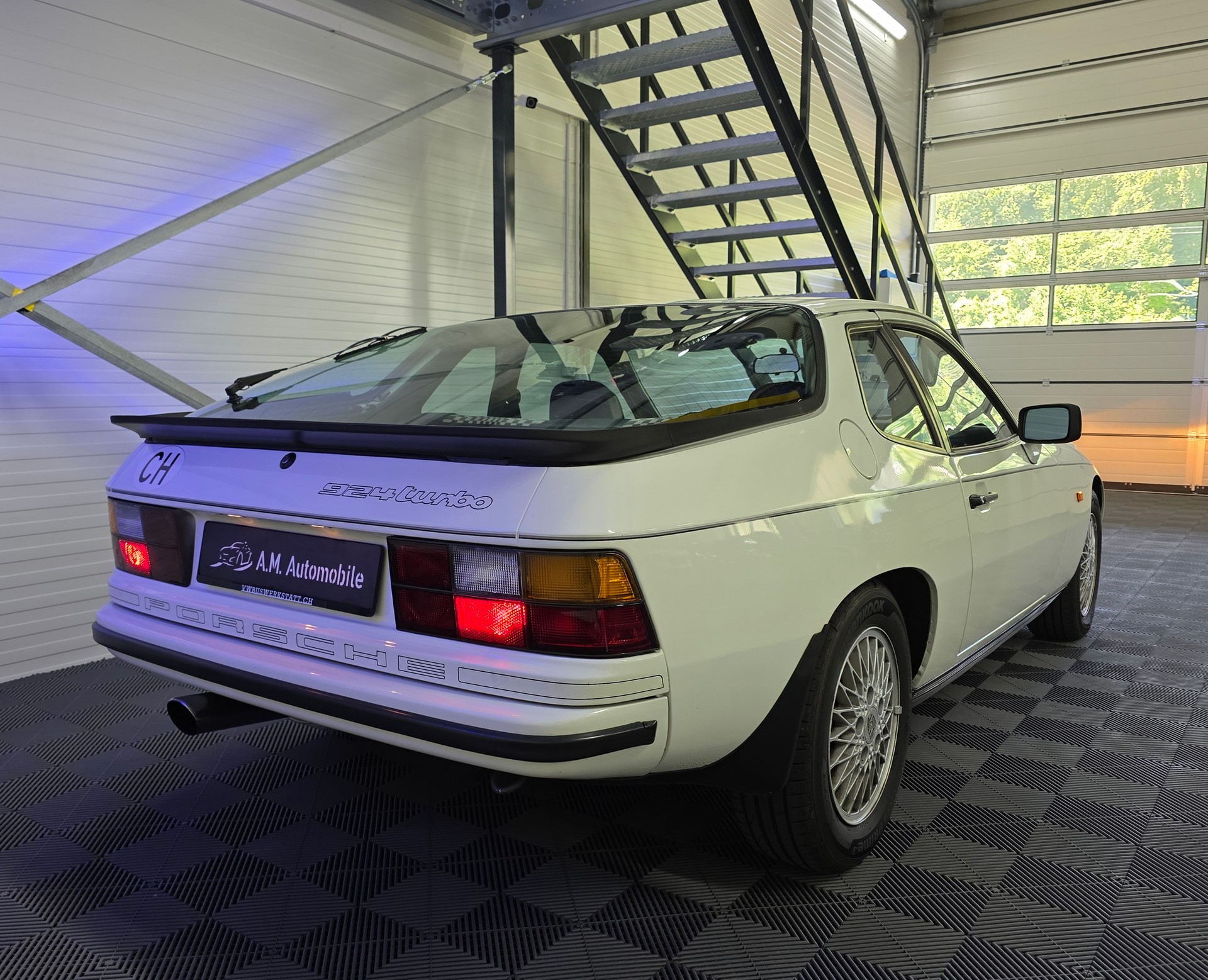 PORSCHE Turbo-image-4
