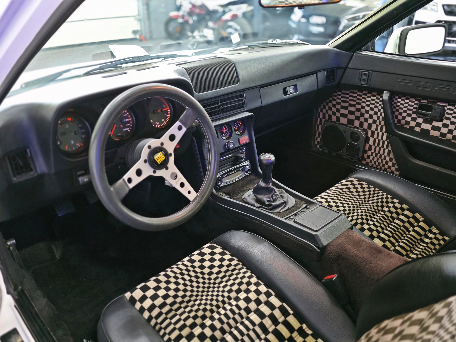 PORSCHE Turbo-image-10