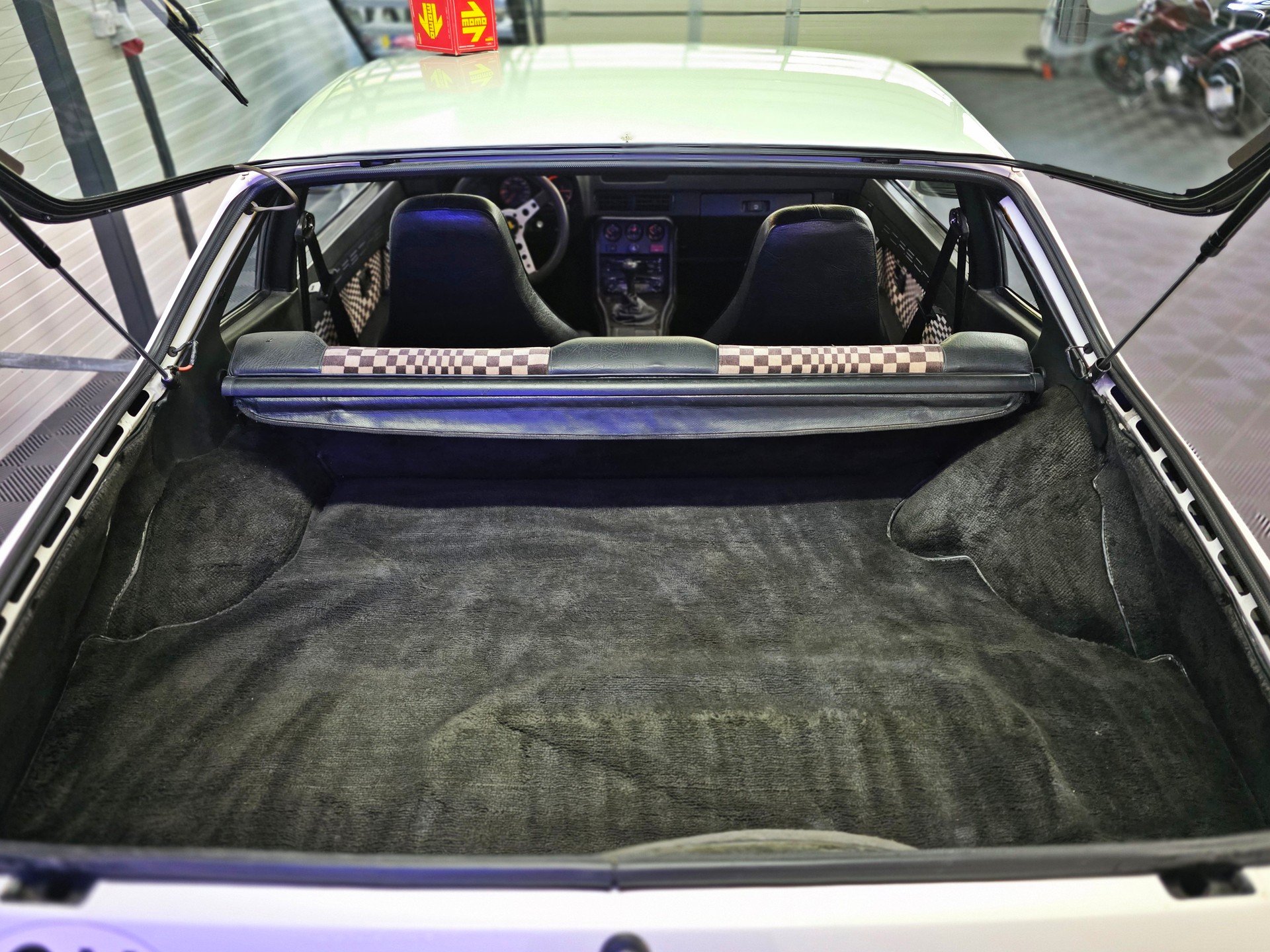 PORSCHE Turbo-image-17