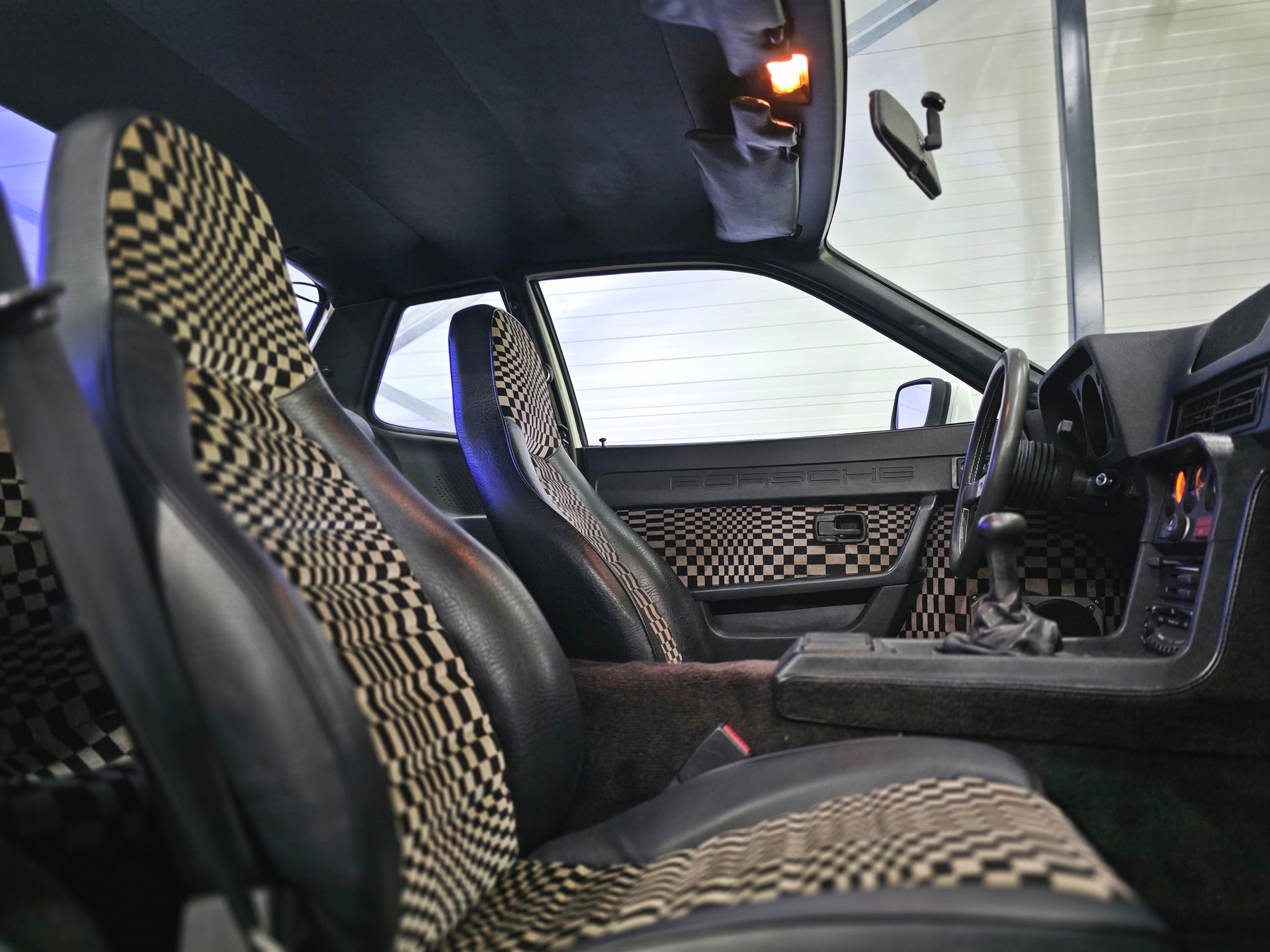 PORSCHE Turbo-image-16
