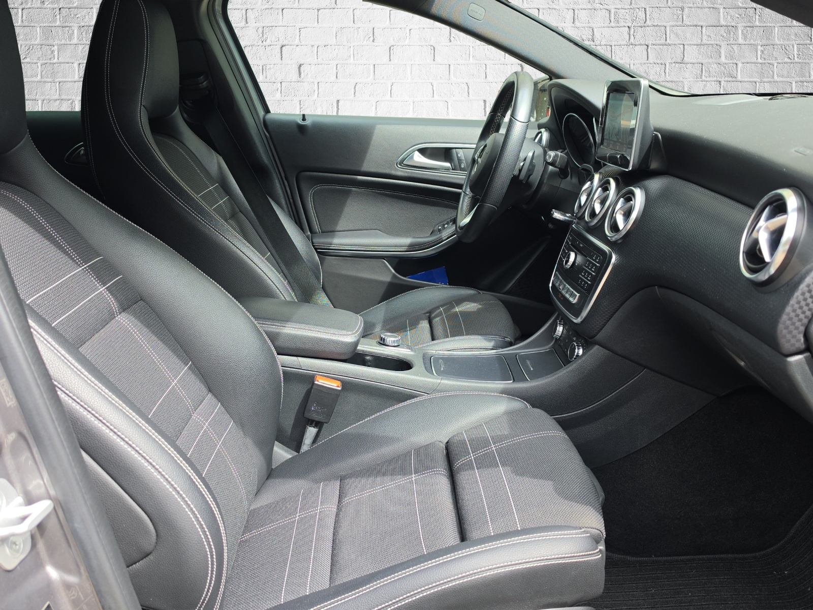 MERCEDES-BENZ A 180 Urban 7G-DCT-image-10