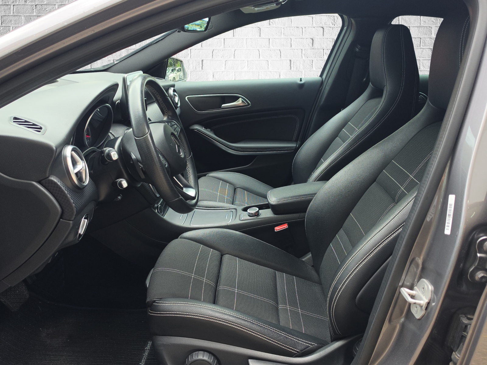 MERCEDES-BENZ A 180 Urban 7G-DCT-image-8