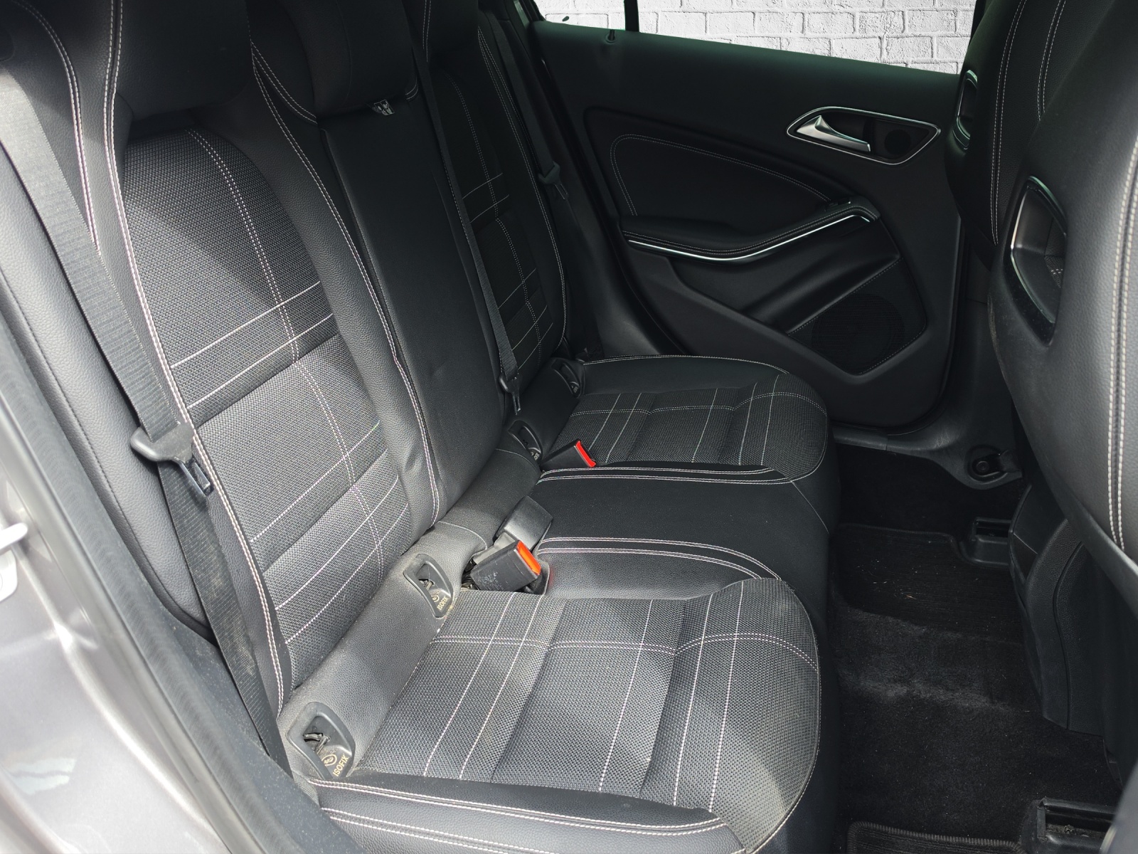 MERCEDES-BENZ A 180 Urban 7G-DCT-image-16