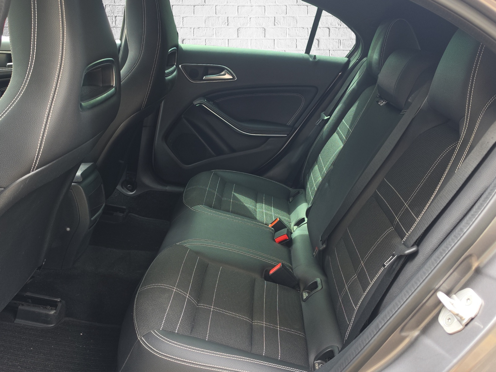 MERCEDES-BENZ A 180 Urban 7G-DCT-image-15