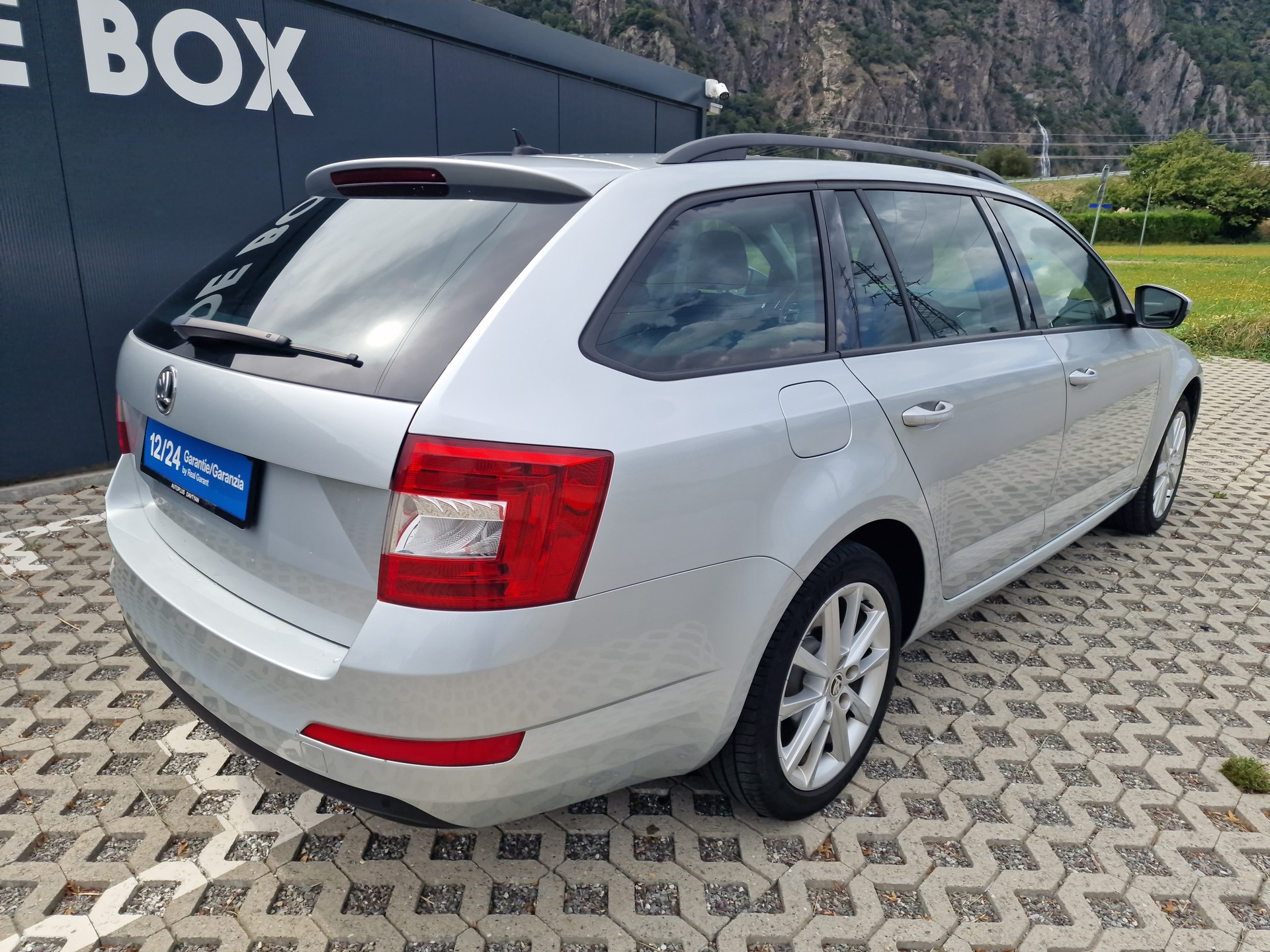 SKODA Octavia Combi 1.8 TSI Elegance DSG-image-4