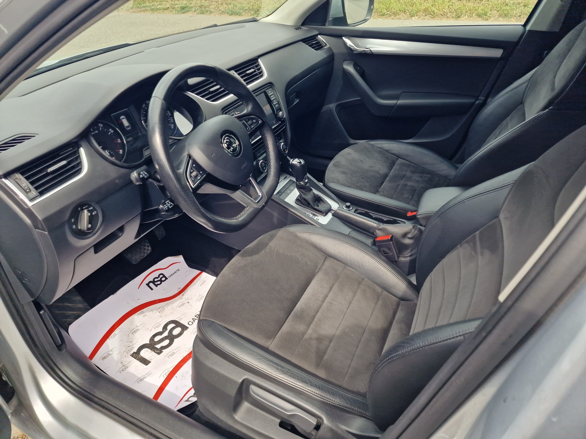SKODA Octavia Combi 1.8 TSI Elegance DSG-image-6