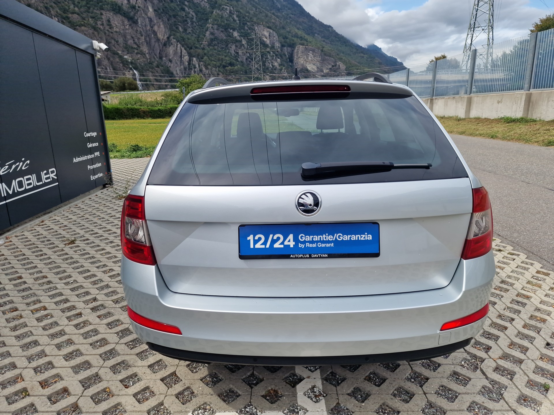 SKODA Octavia Combi 1.8 TSI Elegance DSG-image-5