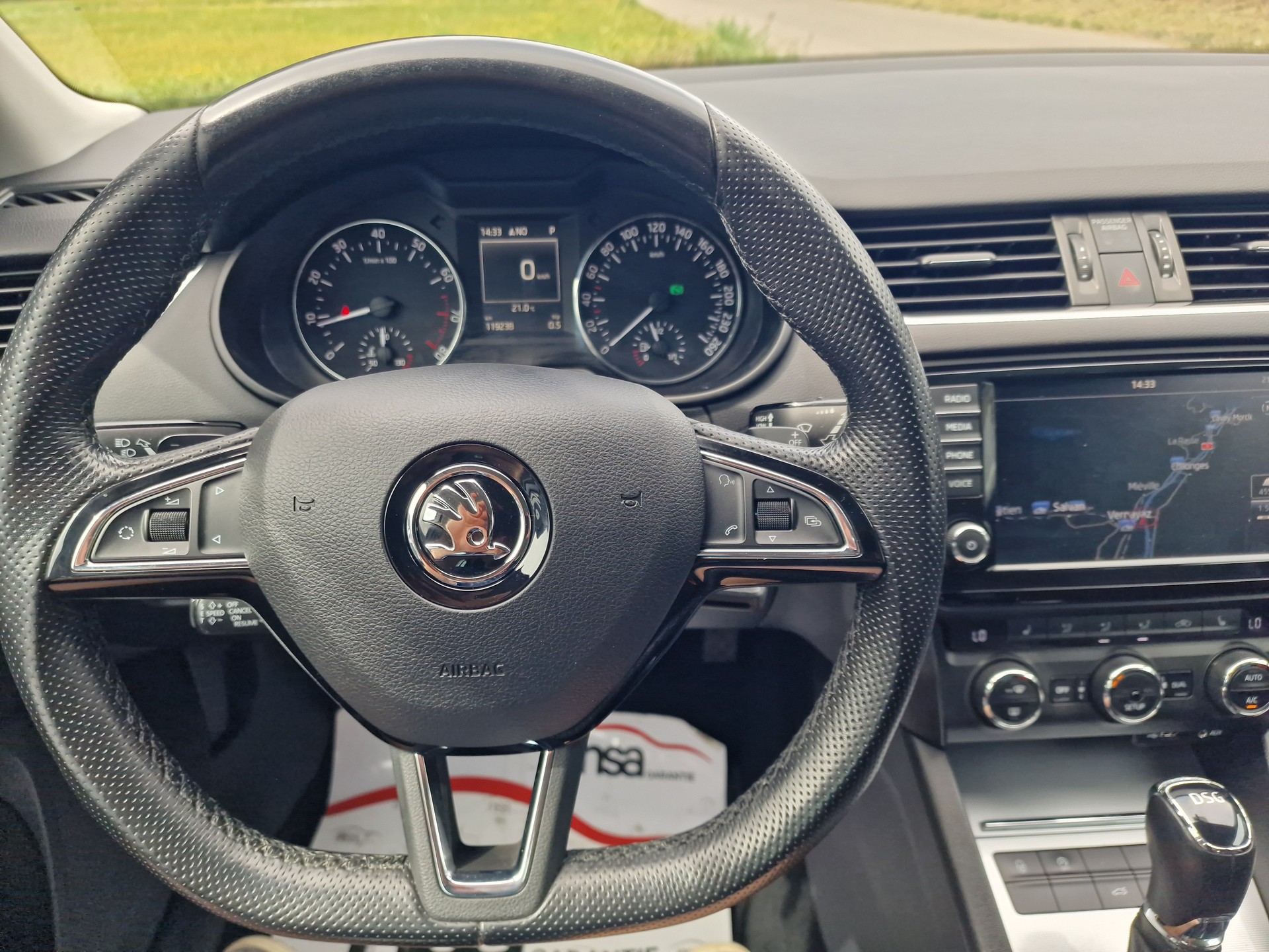 SKODA Octavia Combi 1.8 TSI Elegance DSG-image-9