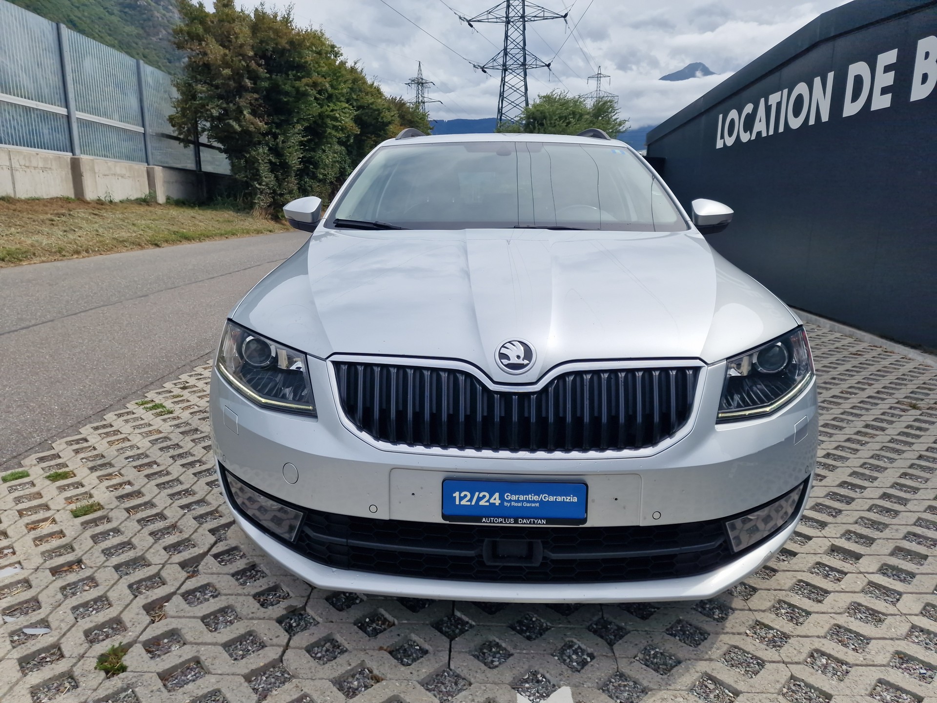 SKODA Octavia Combi 1.8 TSI Elegance DSG-image-0