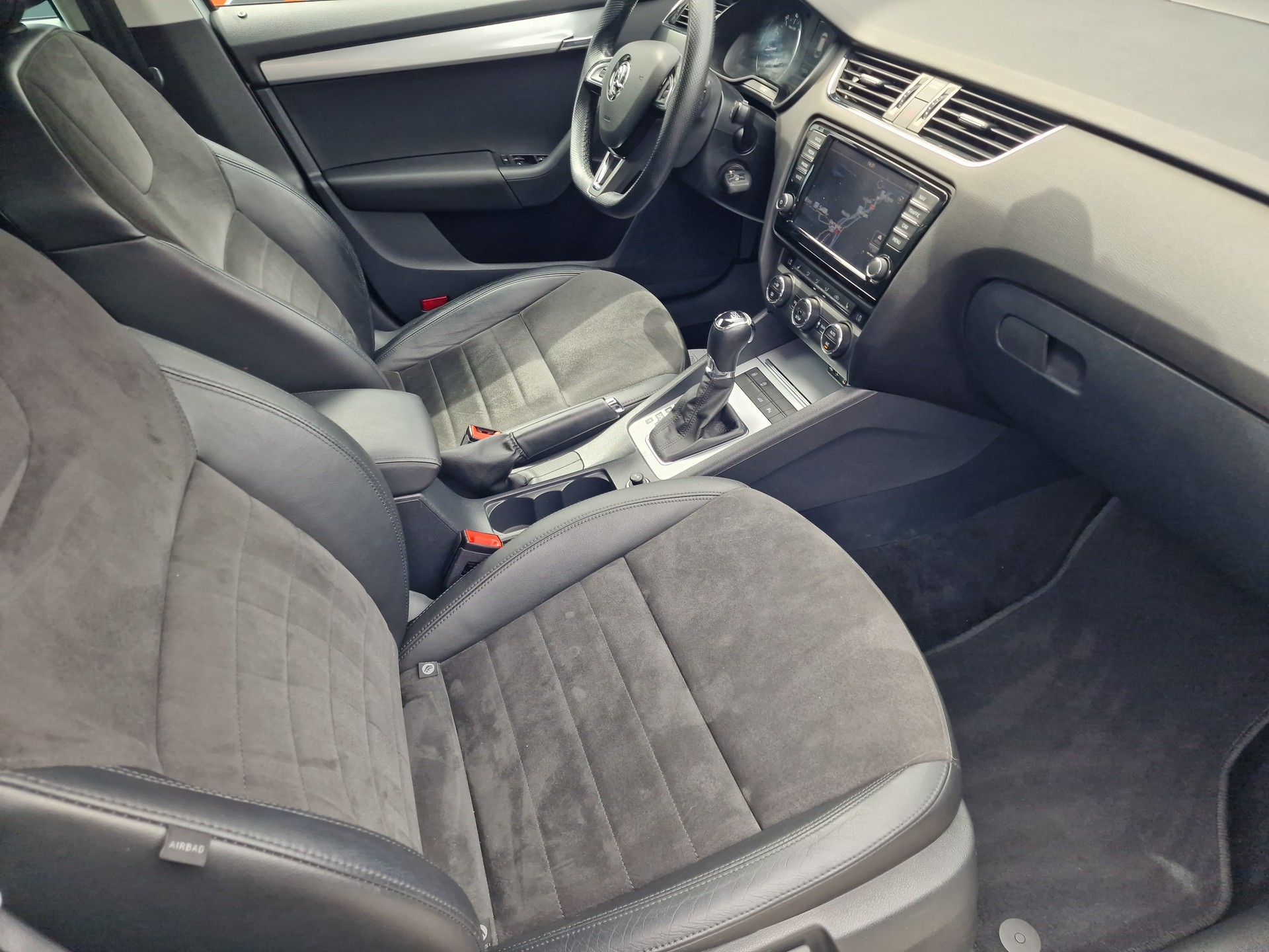SKODA Octavia Combi 1.8 TSI Elegance DSG-image-7