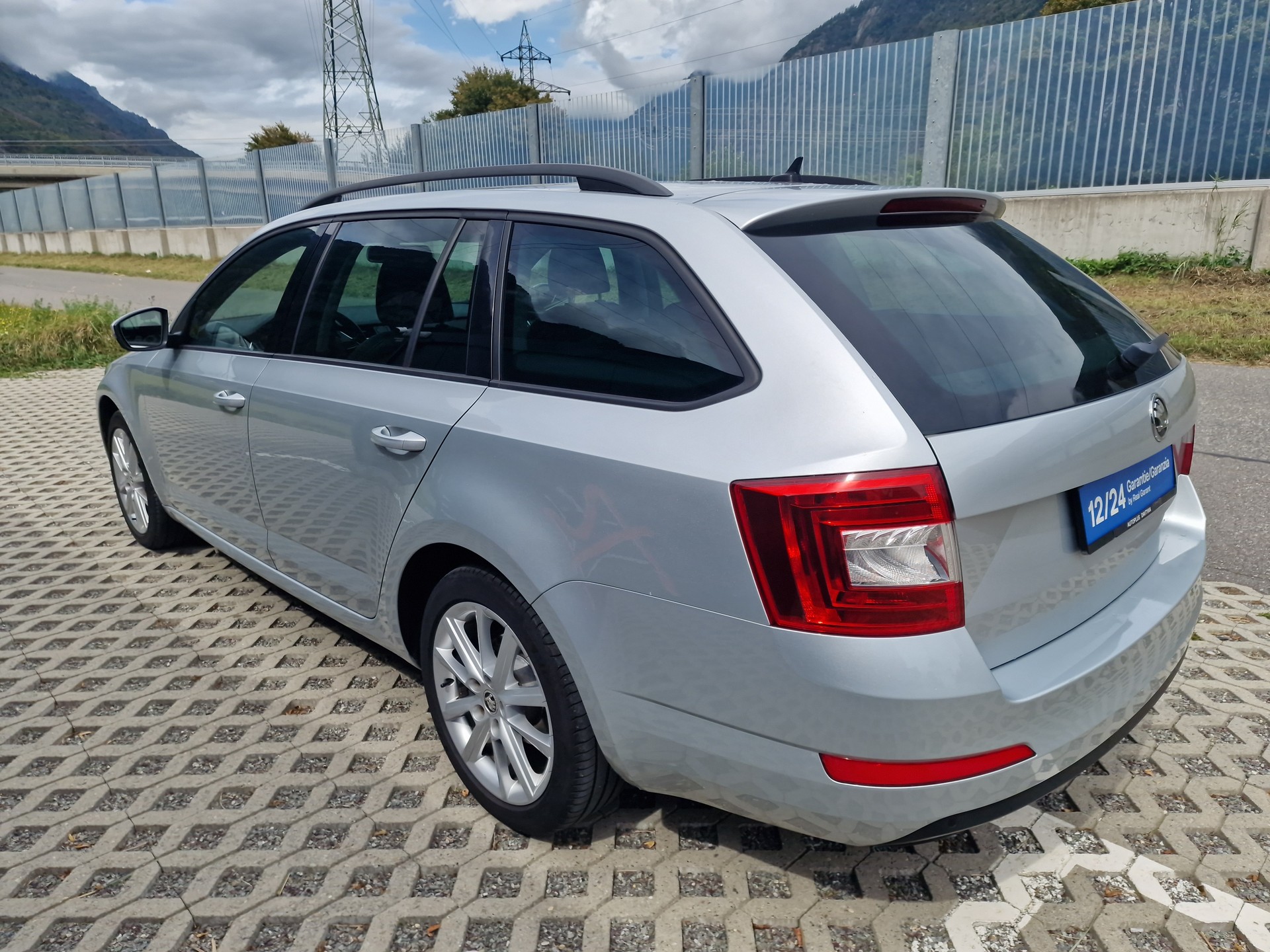 SKODA Octavia Combi 1.8 TSI Elegance DSG-image-3