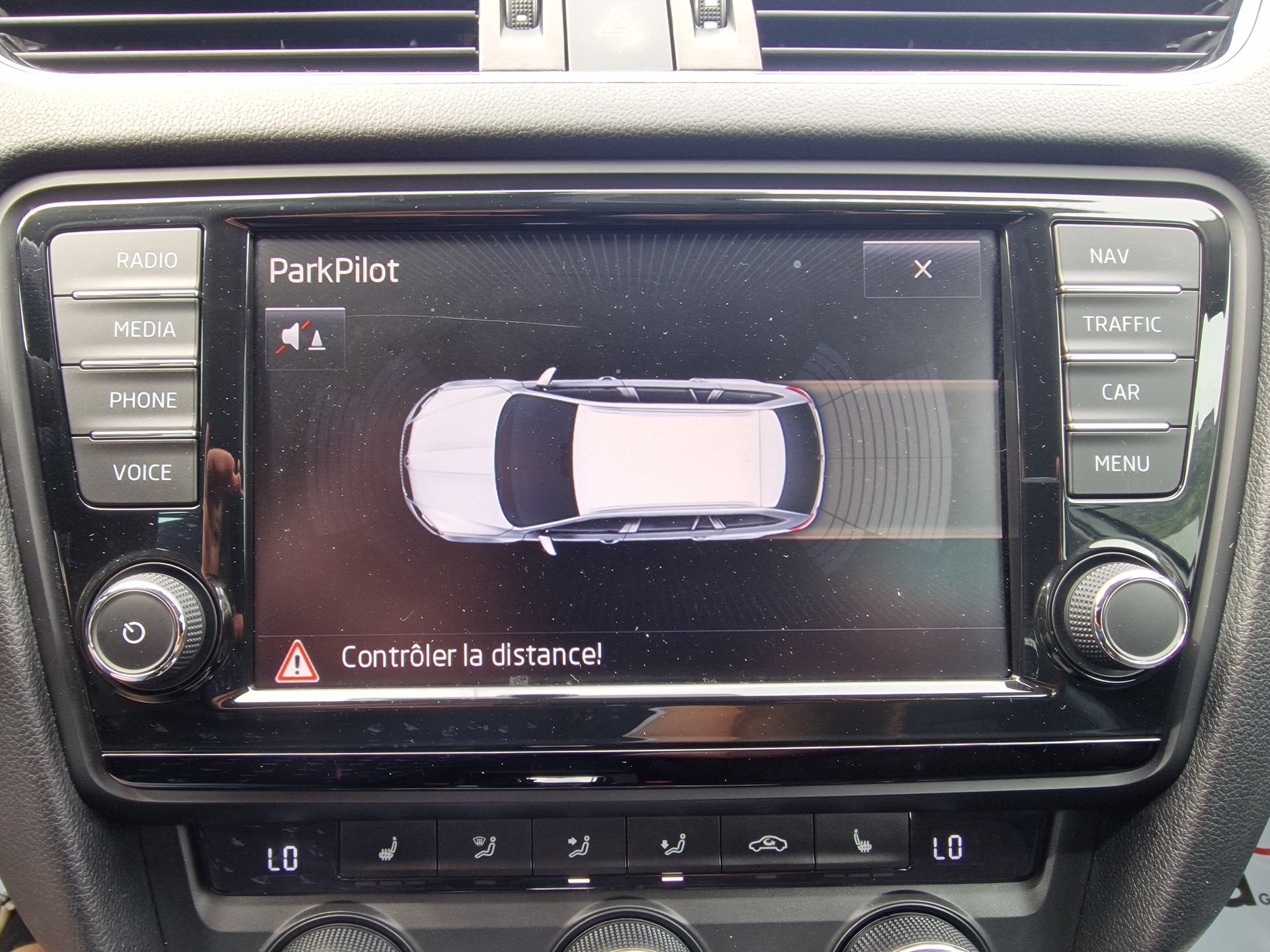 SKODA Octavia Combi 1.8 TSI Elegance DSG-image-11