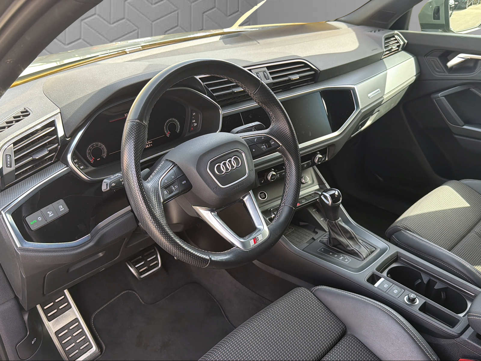 AUDI Q3 Sportback 35 TFSI S line Attraction S-tronic-image-11