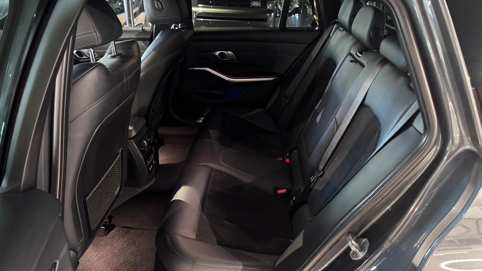 BMW 320d xDrive Touring M Sport Steptronic-image-7