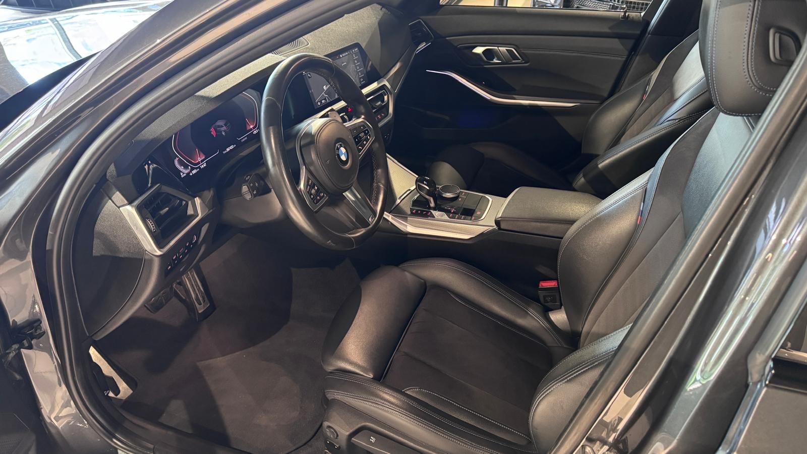BMW 320d xDrive Touring M Sport Steptronic-image-5