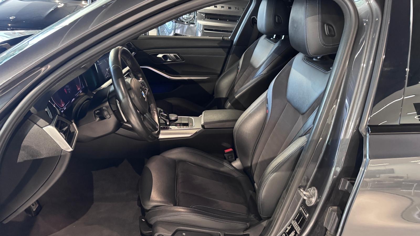 BMW 320d xDrive Touring M Sport Steptronic-image-4