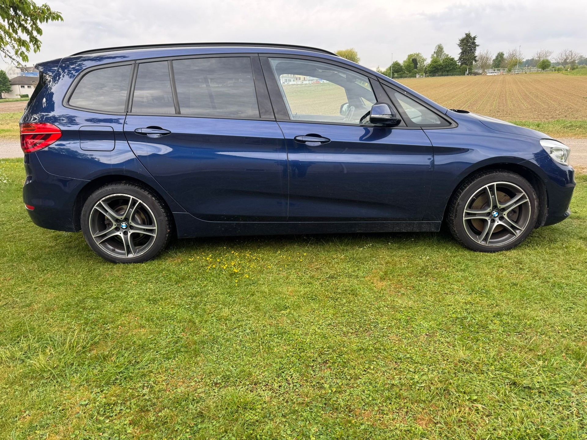 BMW 220d xDrive Gran Tourer Sport Line Steptronic-image-4