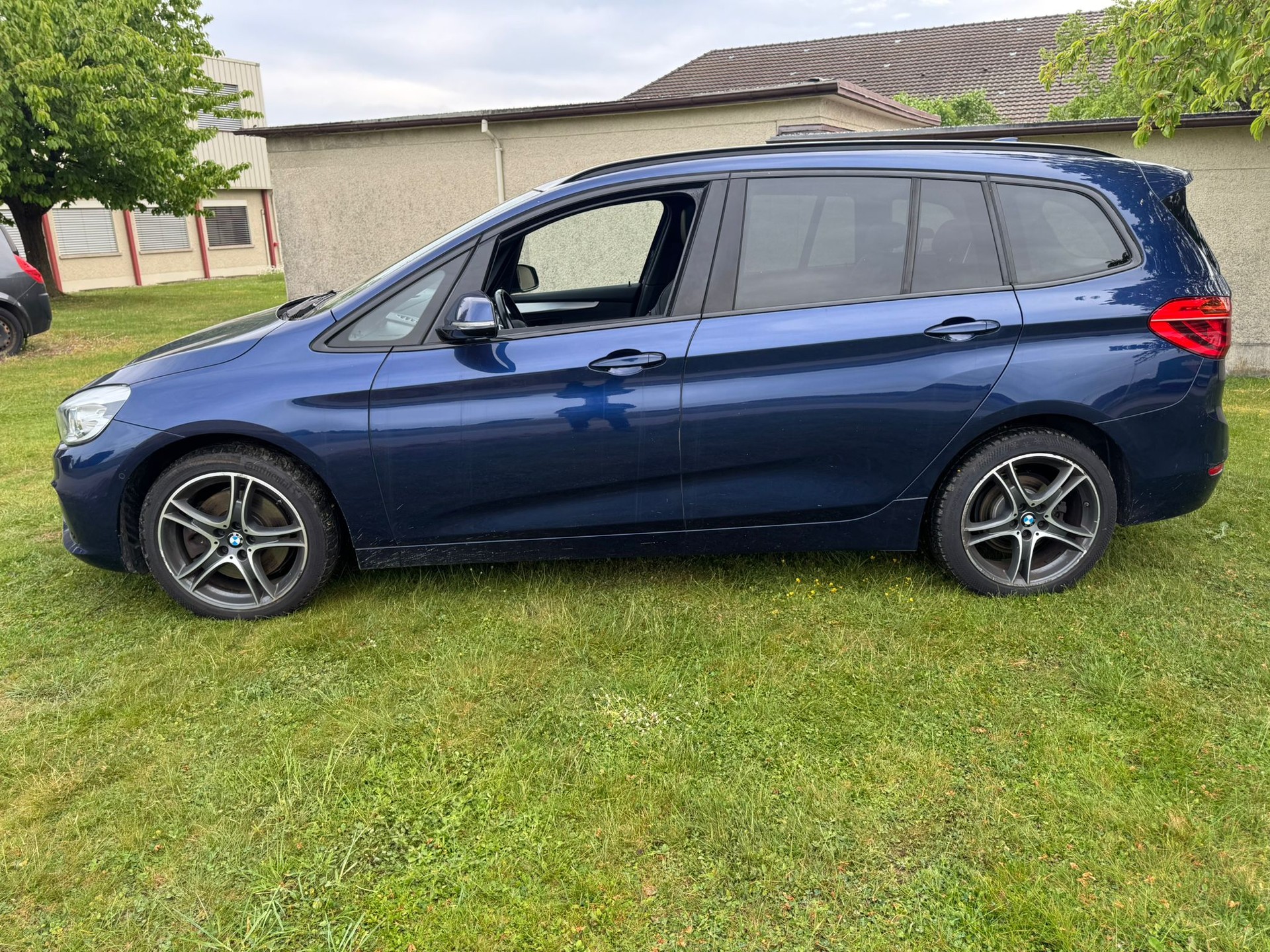 BMW 220d xDrive Gran Tourer Sport Line Steptronic-image-3